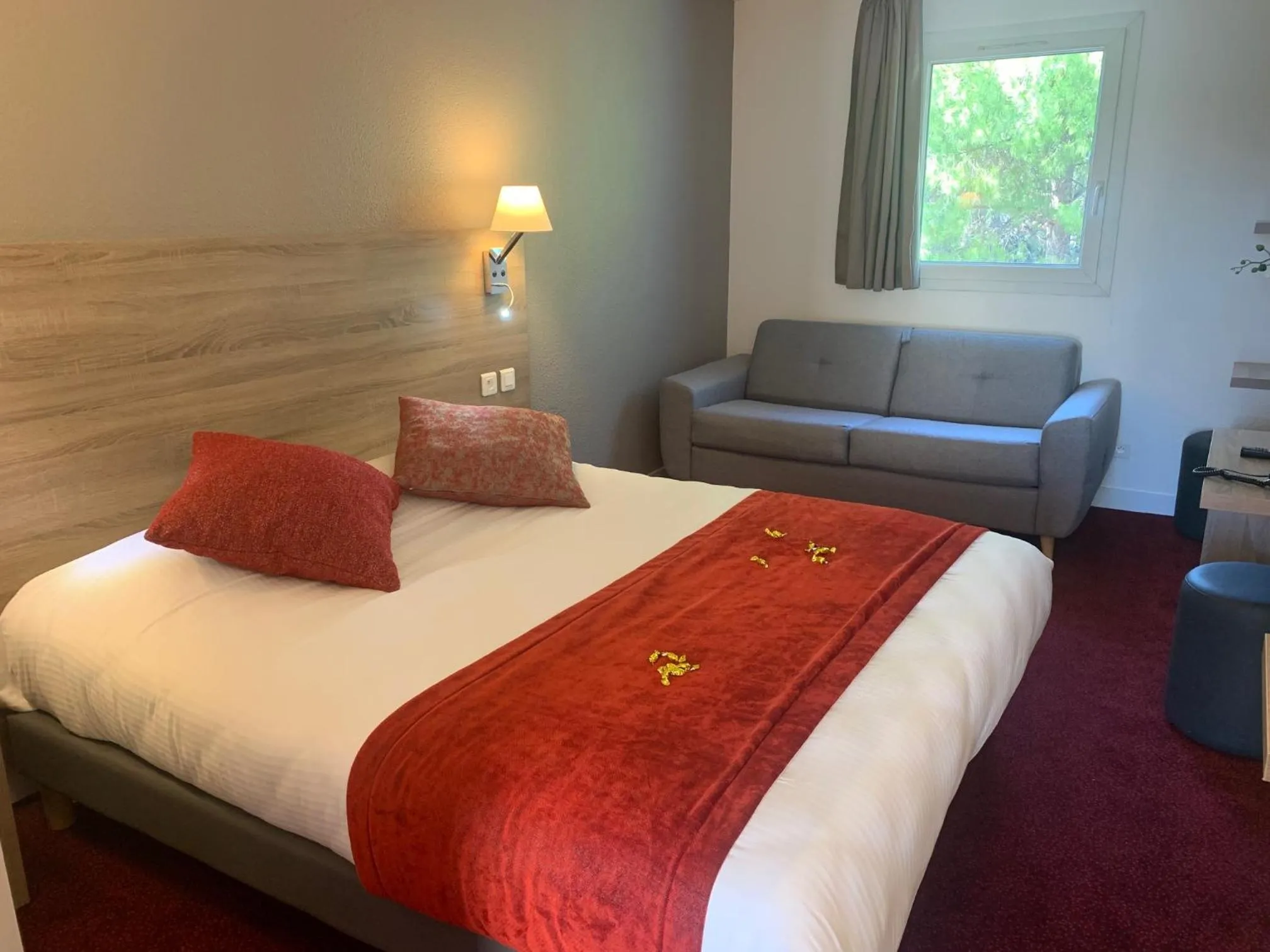 Bed in The Originals City, Hôtel Nîmes Costières