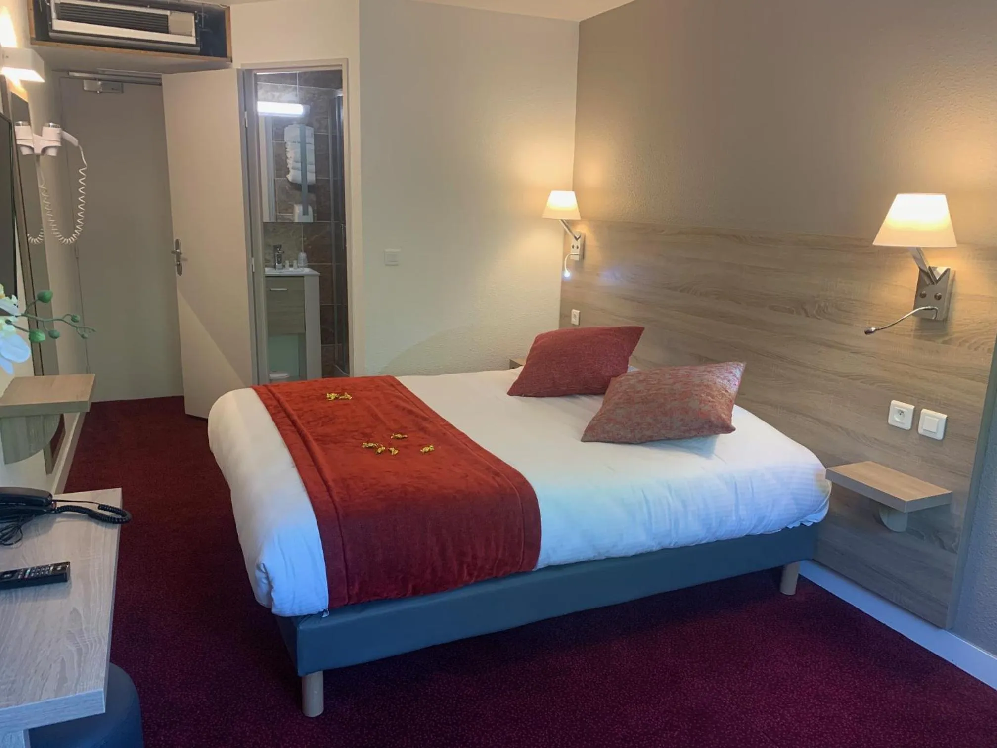 Bed in The Originals City, Hôtel Nîmes Costières