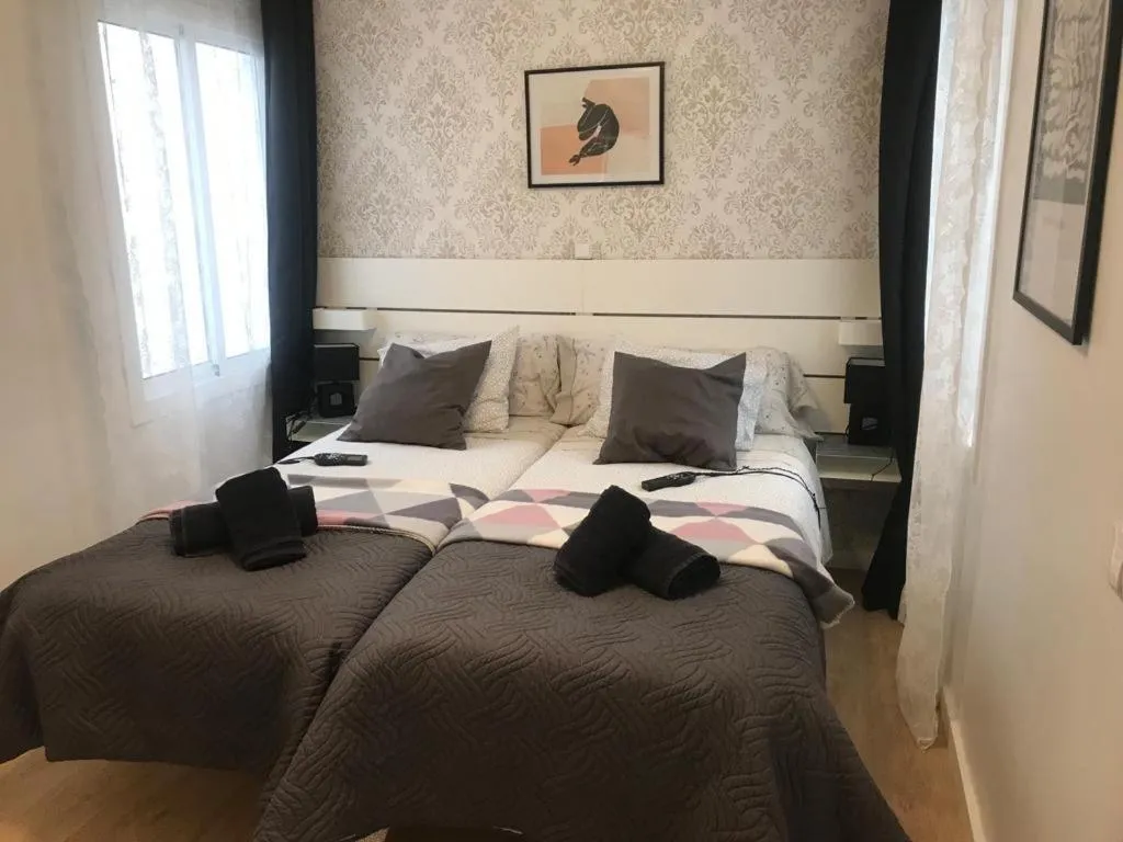 Photo of the whole room, Bed in ViNALUX