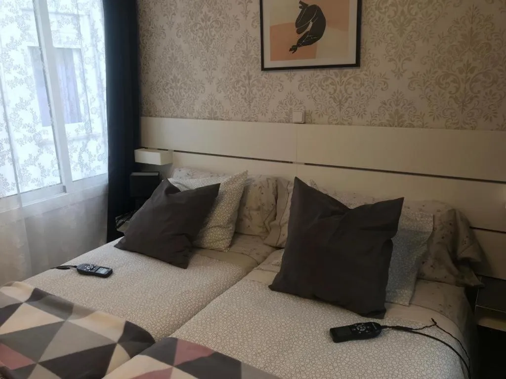 Decorative detail, Bed in ViNALUX