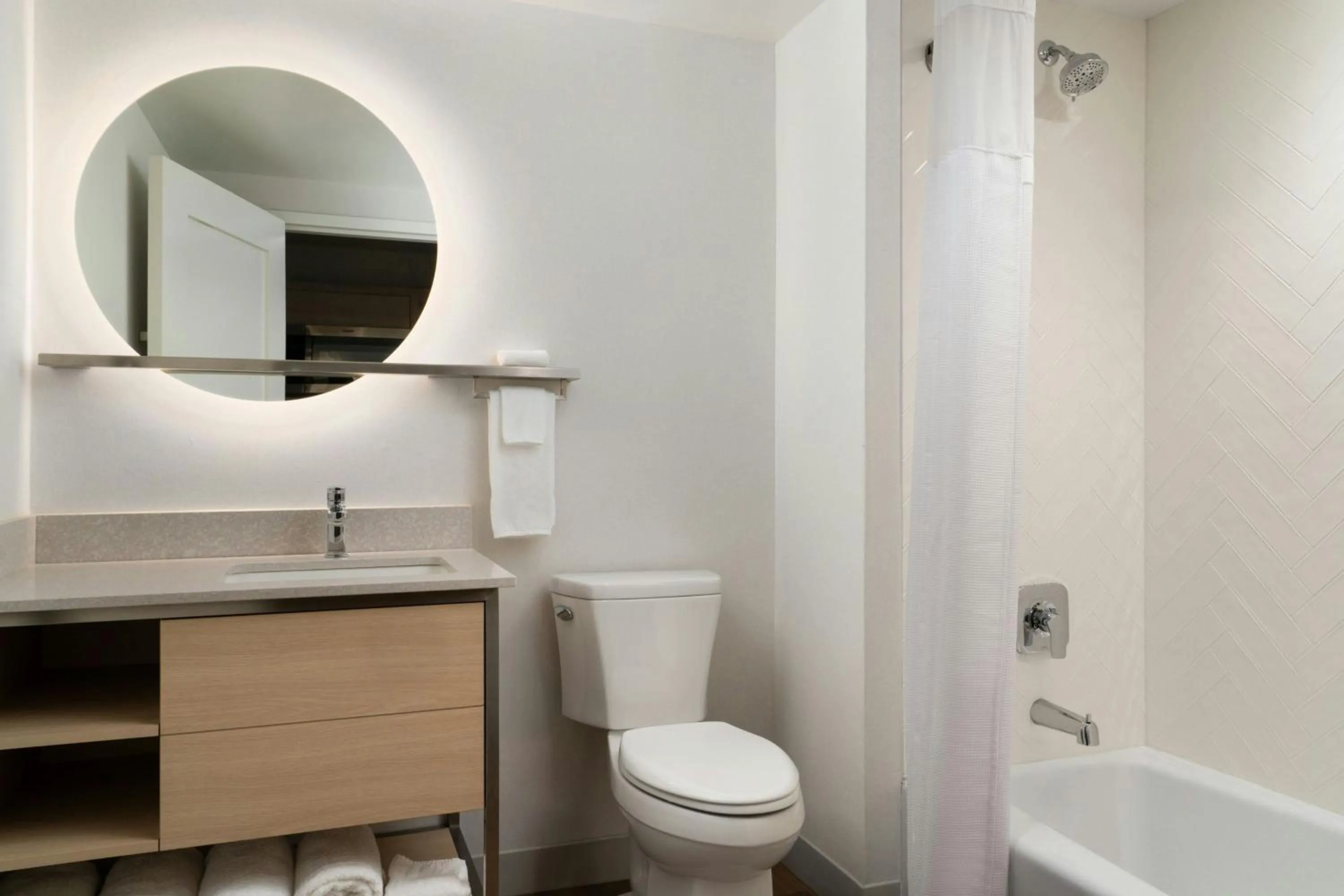 Bathroom in TownePlace Suites by Marriott Allentown West
