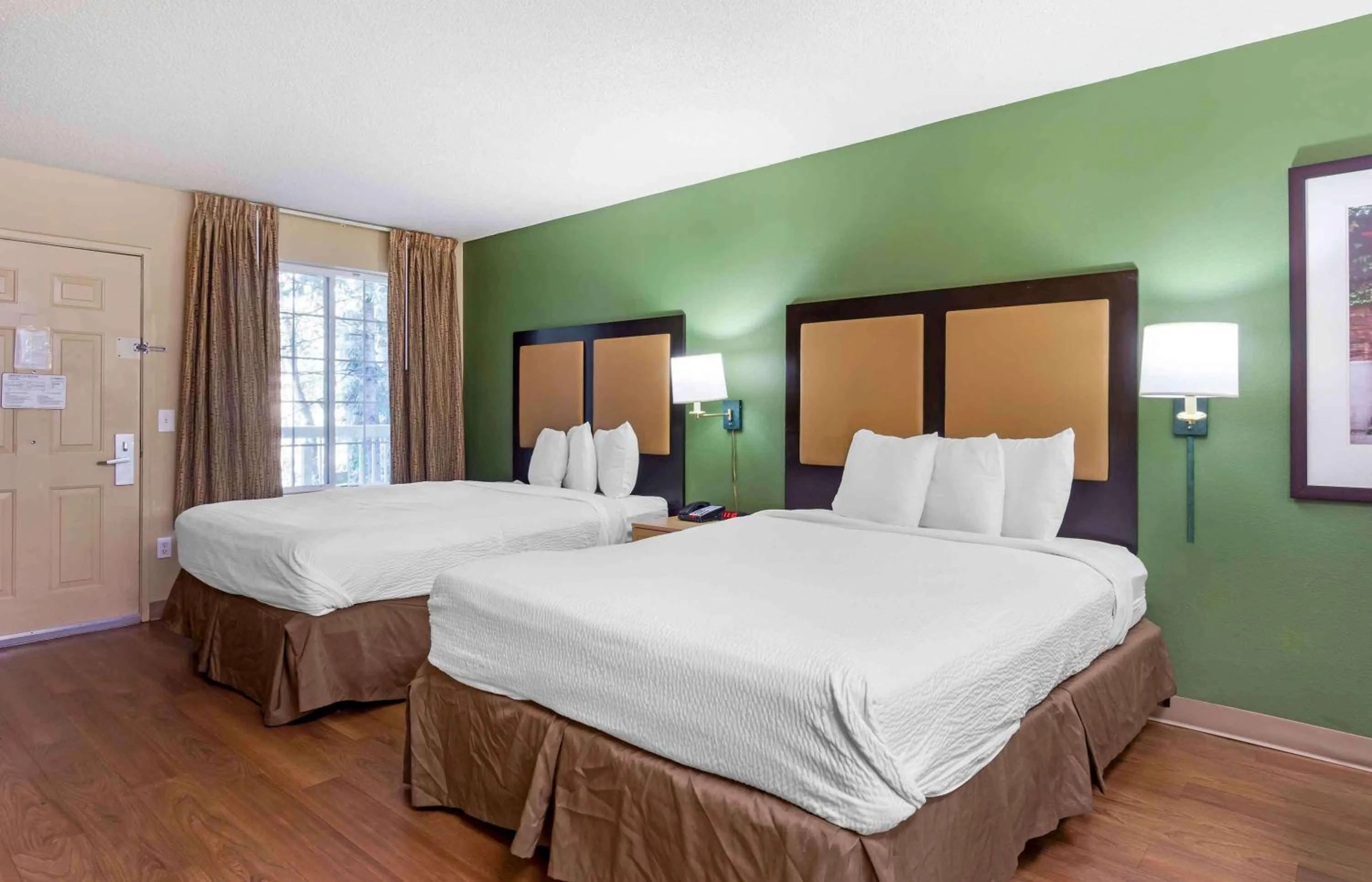 Bedroom, Bed in Extended Stay America Suites - Seattle - Southcenter