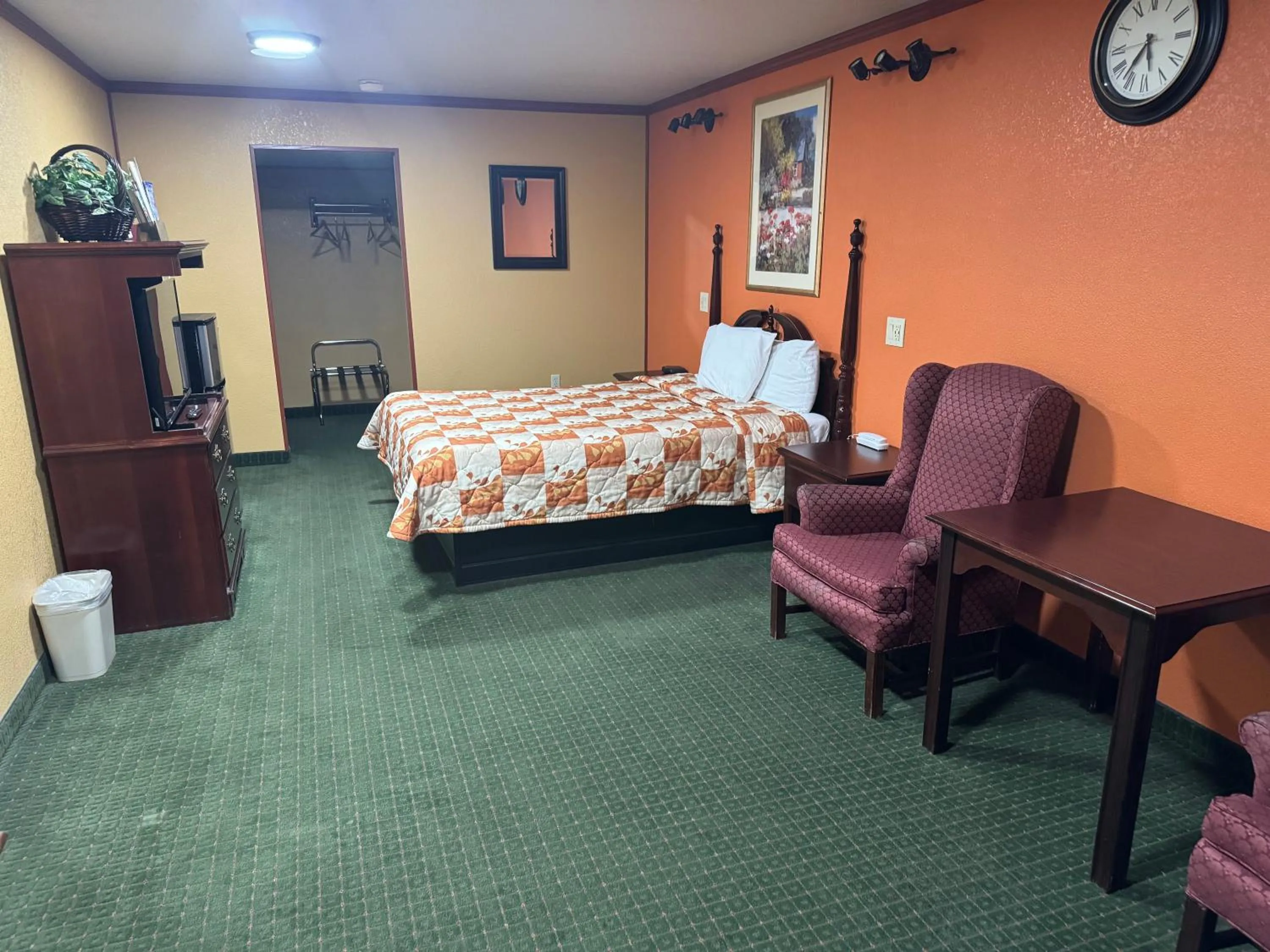 Bed in The KC Motel Show Low