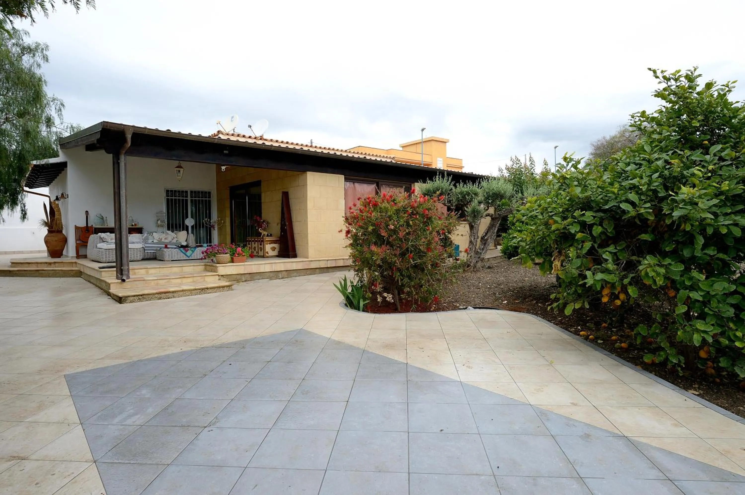 Property building in LUMIE DI SICILIA