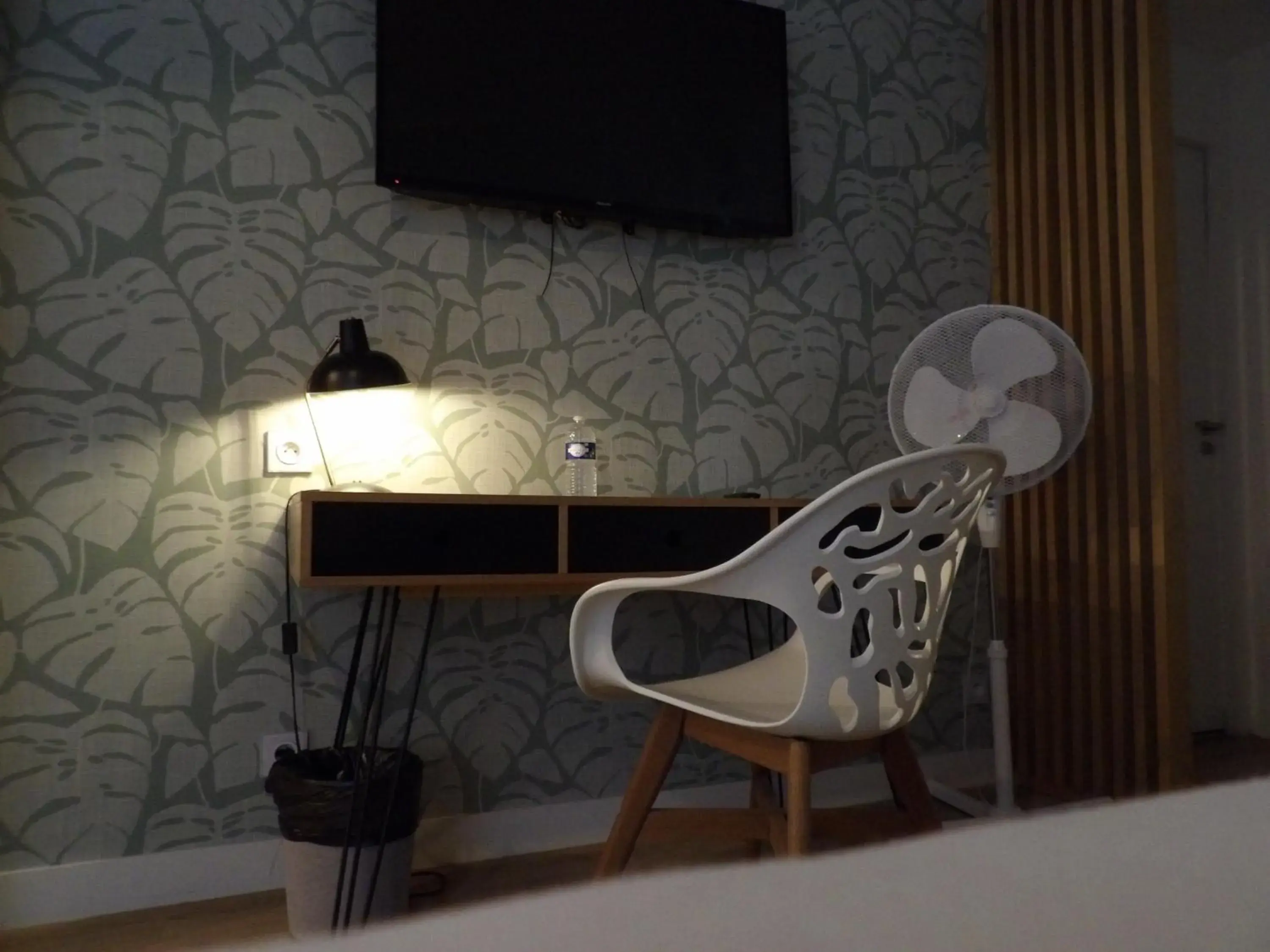 Privilege King Room with Sofa Bed - Non-Smoking in Hotel le Broceliande - Sure Hotel Collection by Best Western Privilege King Room with Sofa Bed - Non-Smoking in Hotel le Broceliande - Sure Hotel Collection by Best Western