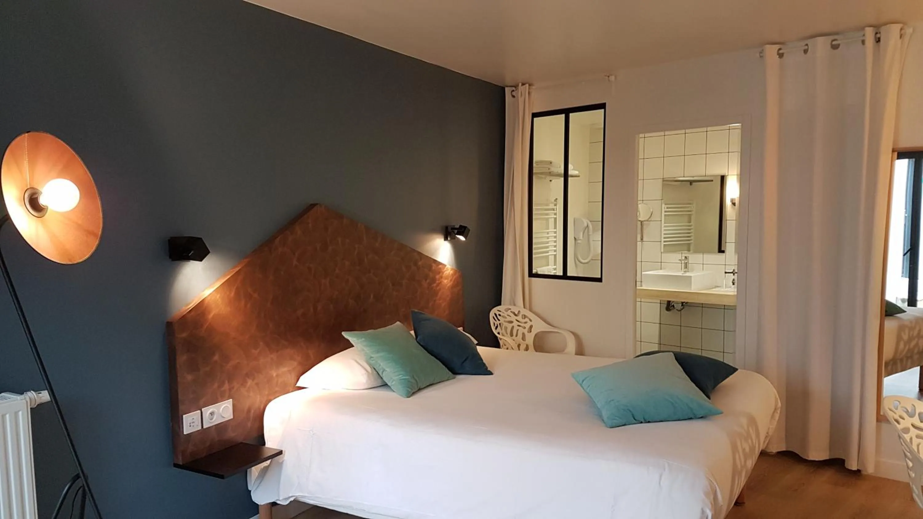 Bed in Hotel le Broceliande - Sure Hotel Collection by Best Western