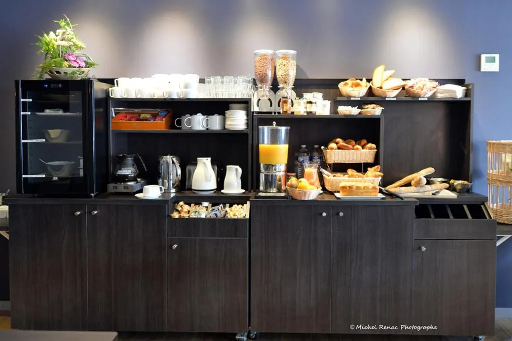 Coffee/tea facilities in Hotel le Broceliande - Sure Hotel Collection by Best Western