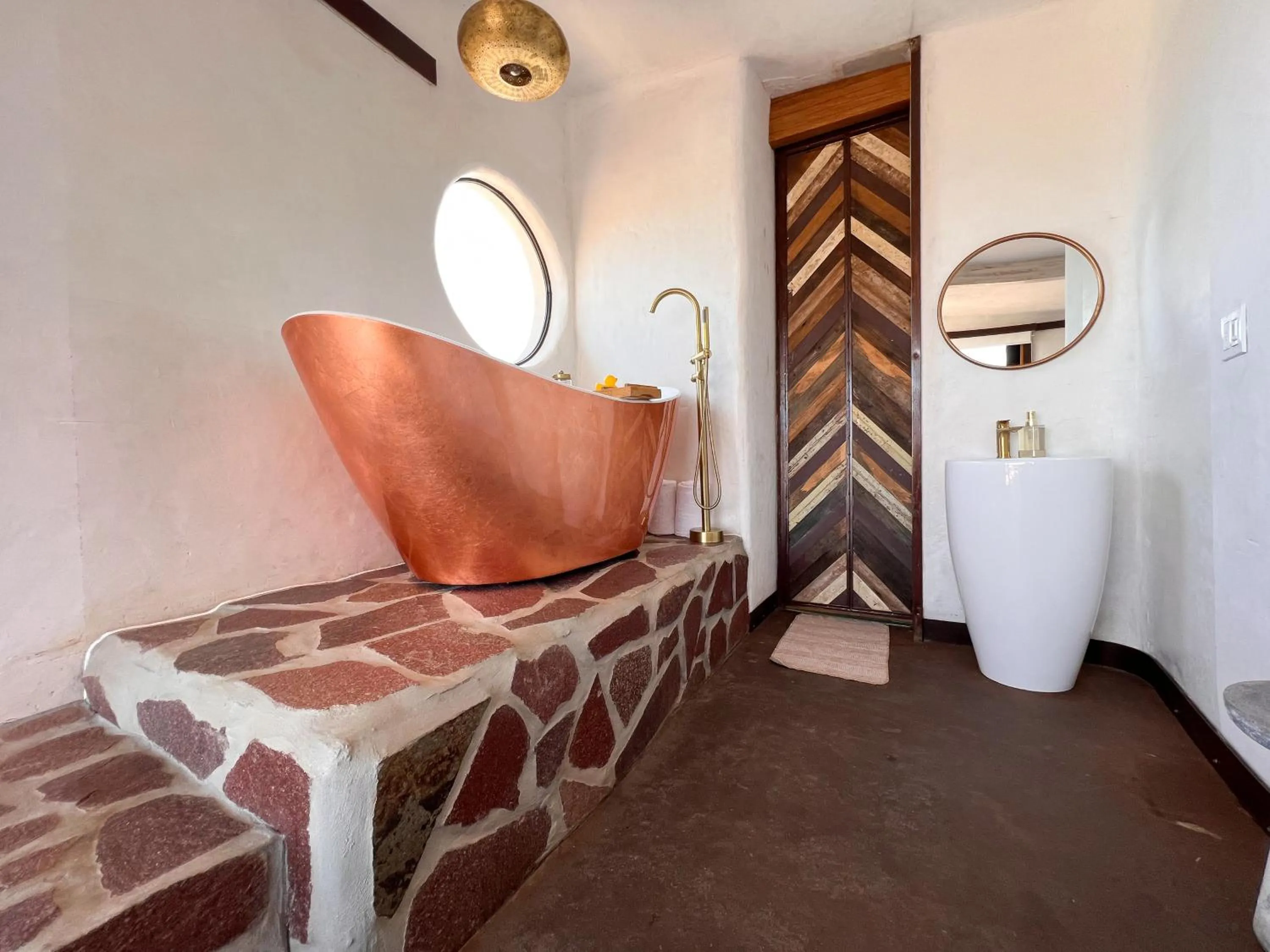 Bath, Bed in Native Residence