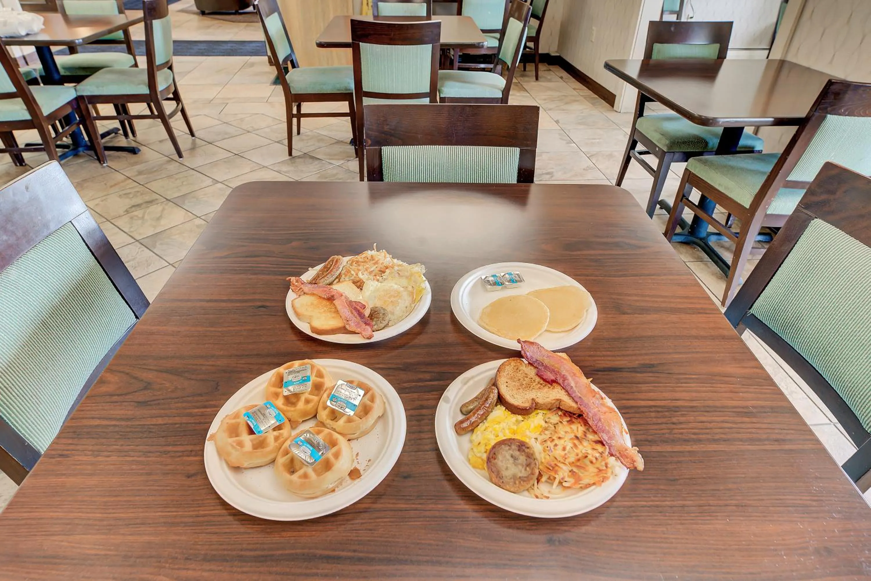 Food and drinks in Days Inn by Wyndham Helena