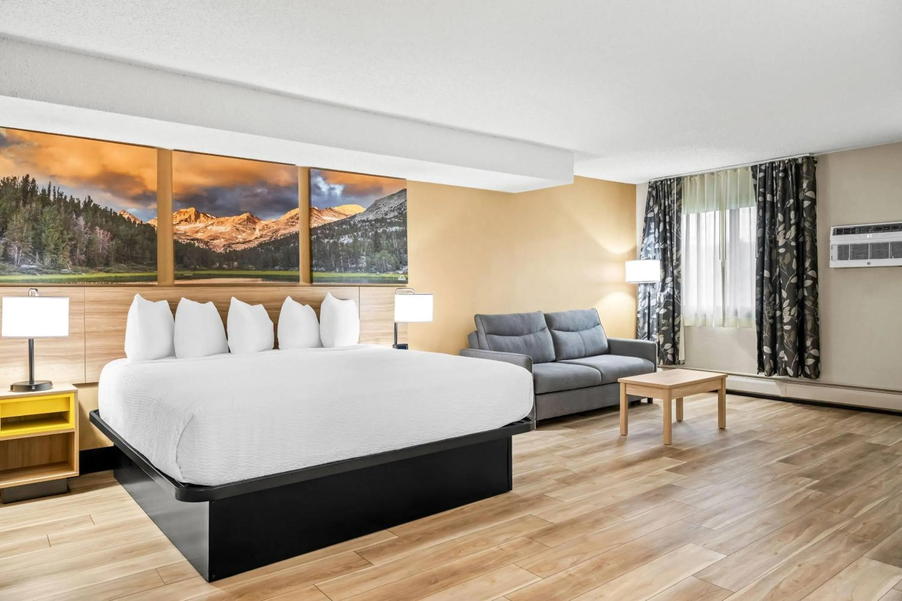 Photo of the whole room, Bed in Days Inn by Wyndham Helena