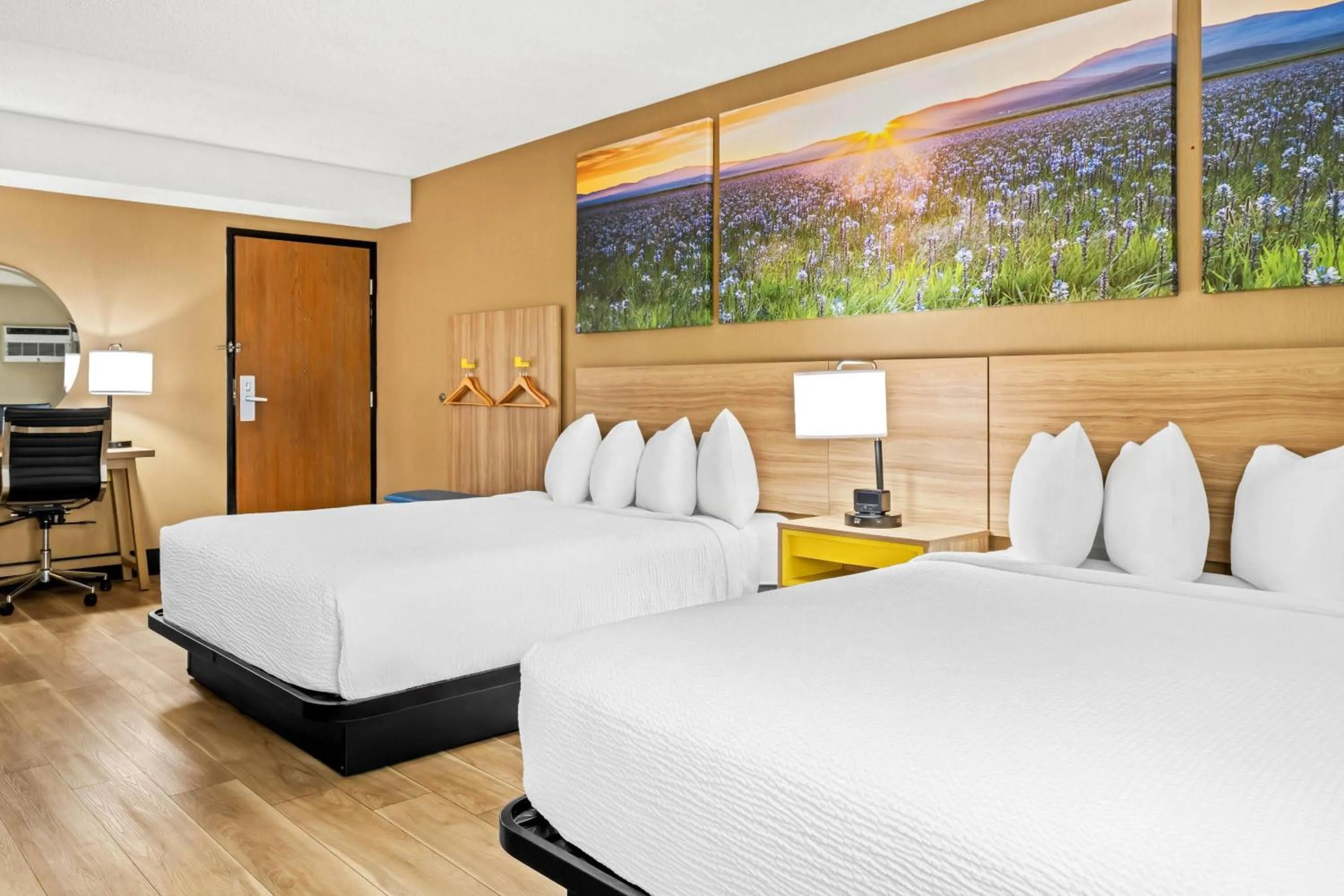 Bed in Days Inn by Wyndham Helena