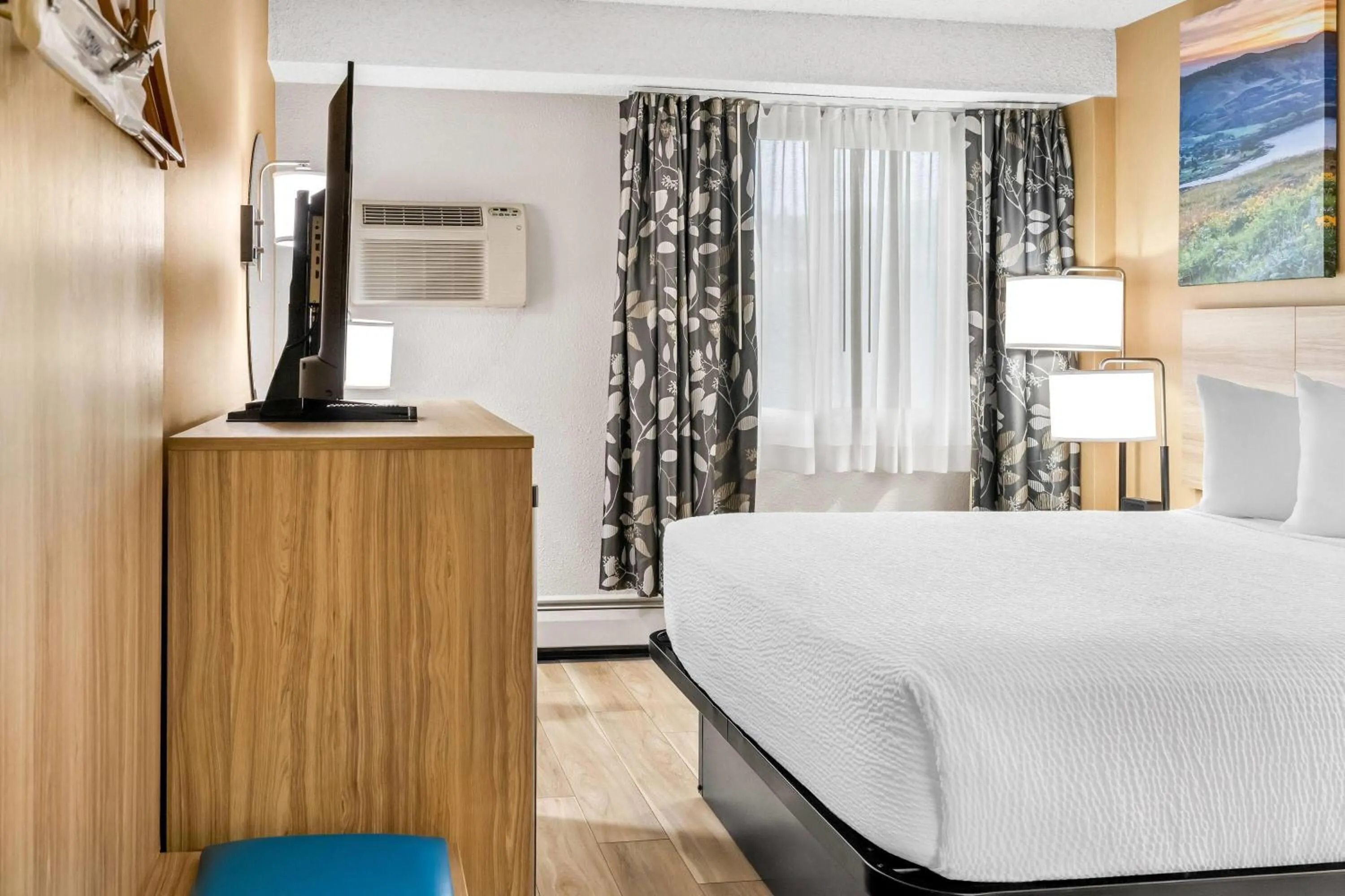 Bed in Days Inn by Wyndham Helena