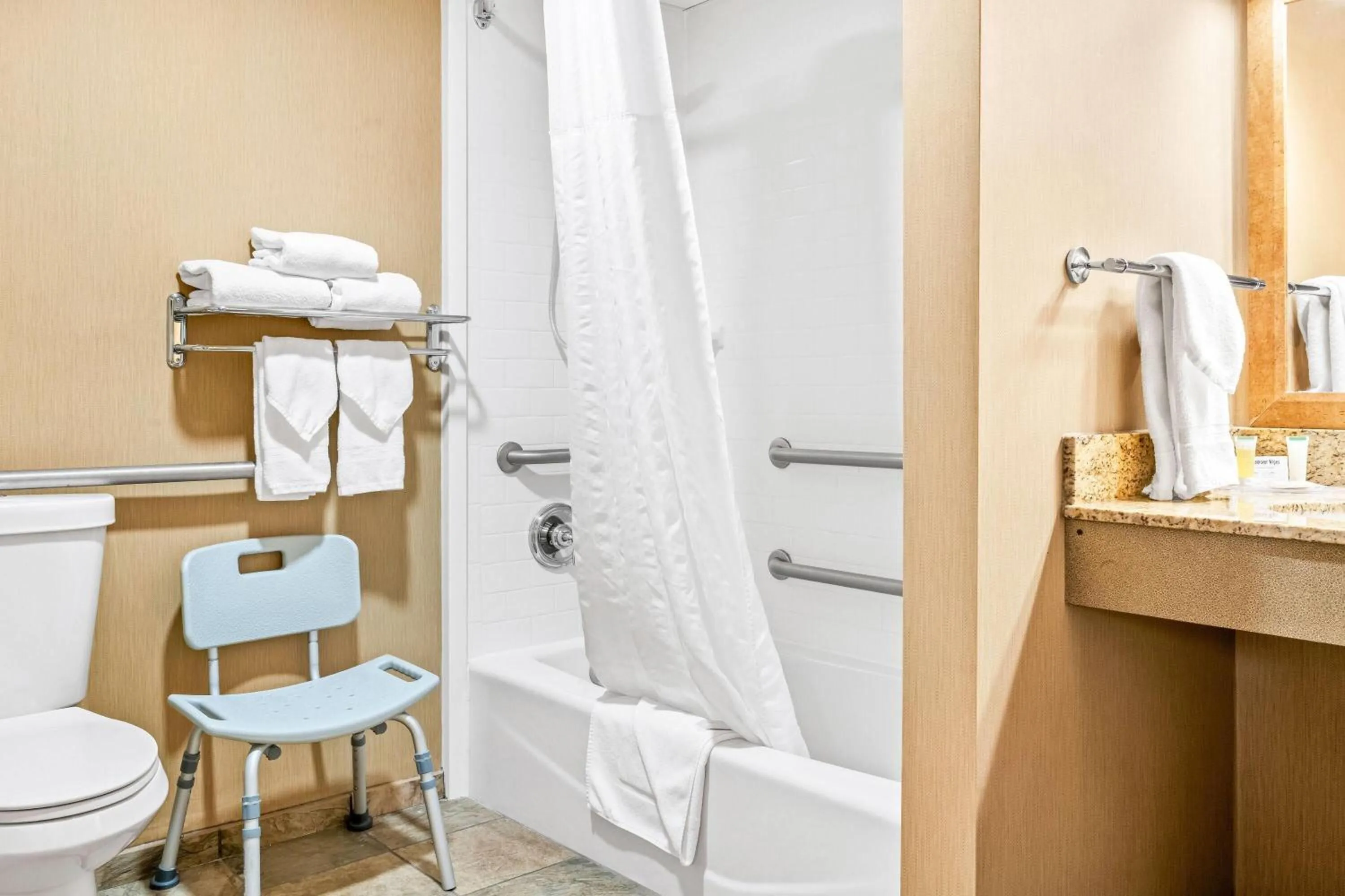 Bathroom in Days Inn by Wyndham Helena