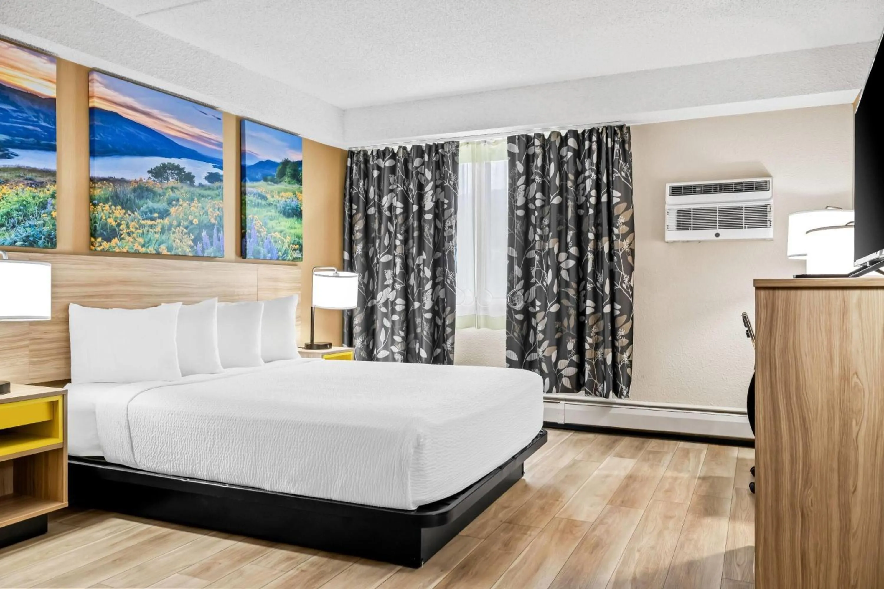 Bed in Days Inn by Wyndham Helena