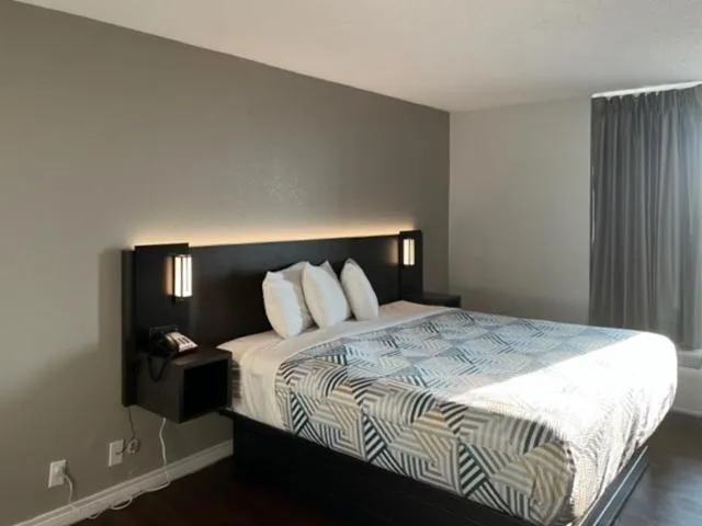Bedroom, Bed in Americas Best Value Inn Port Lavaca