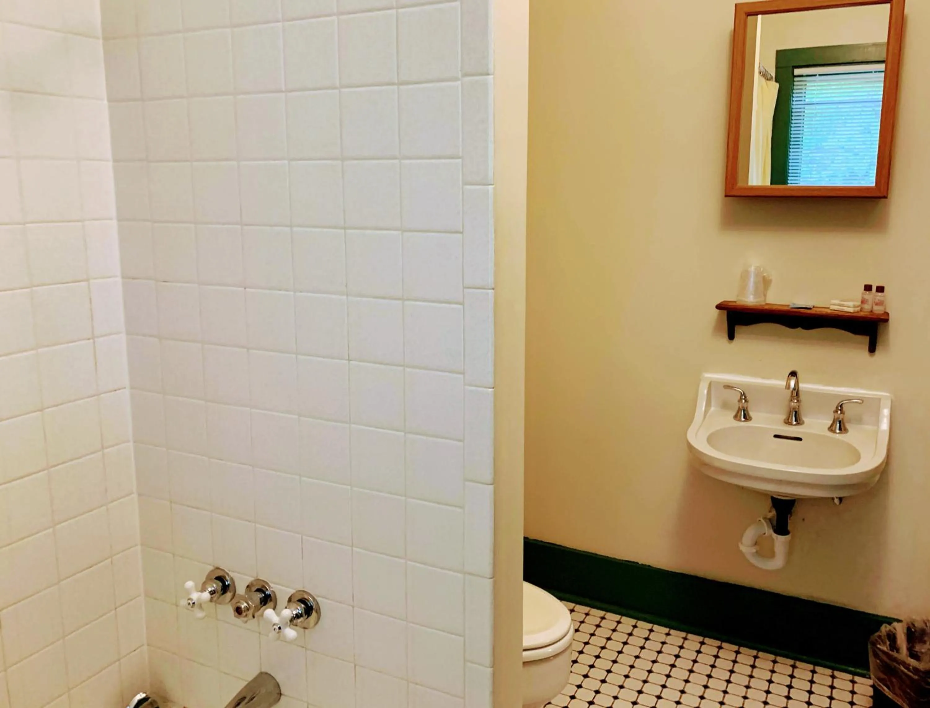 Bathroom in Gordon Beach Inn