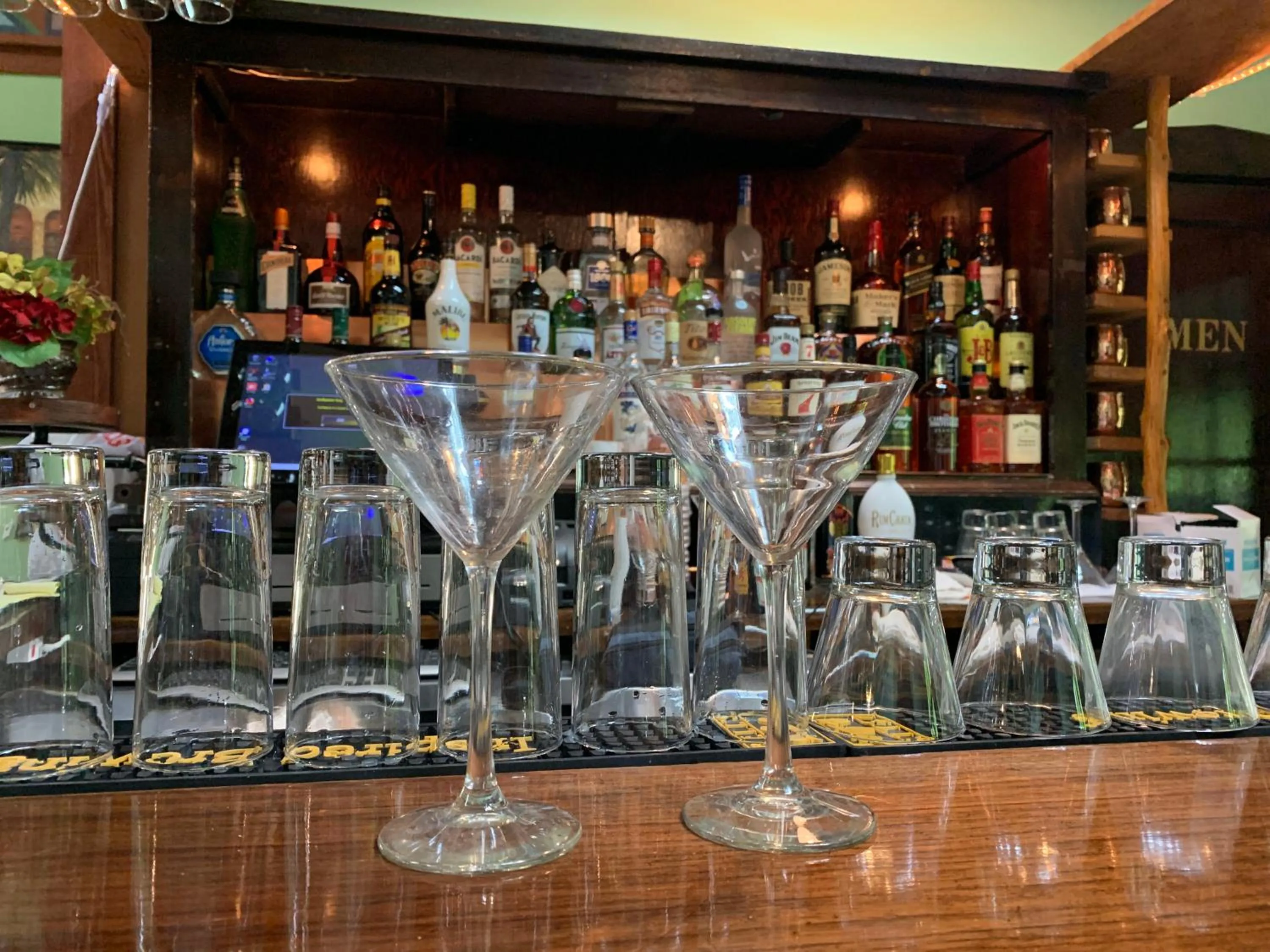 Restaurant/places to eat in Gordon Beach Inn