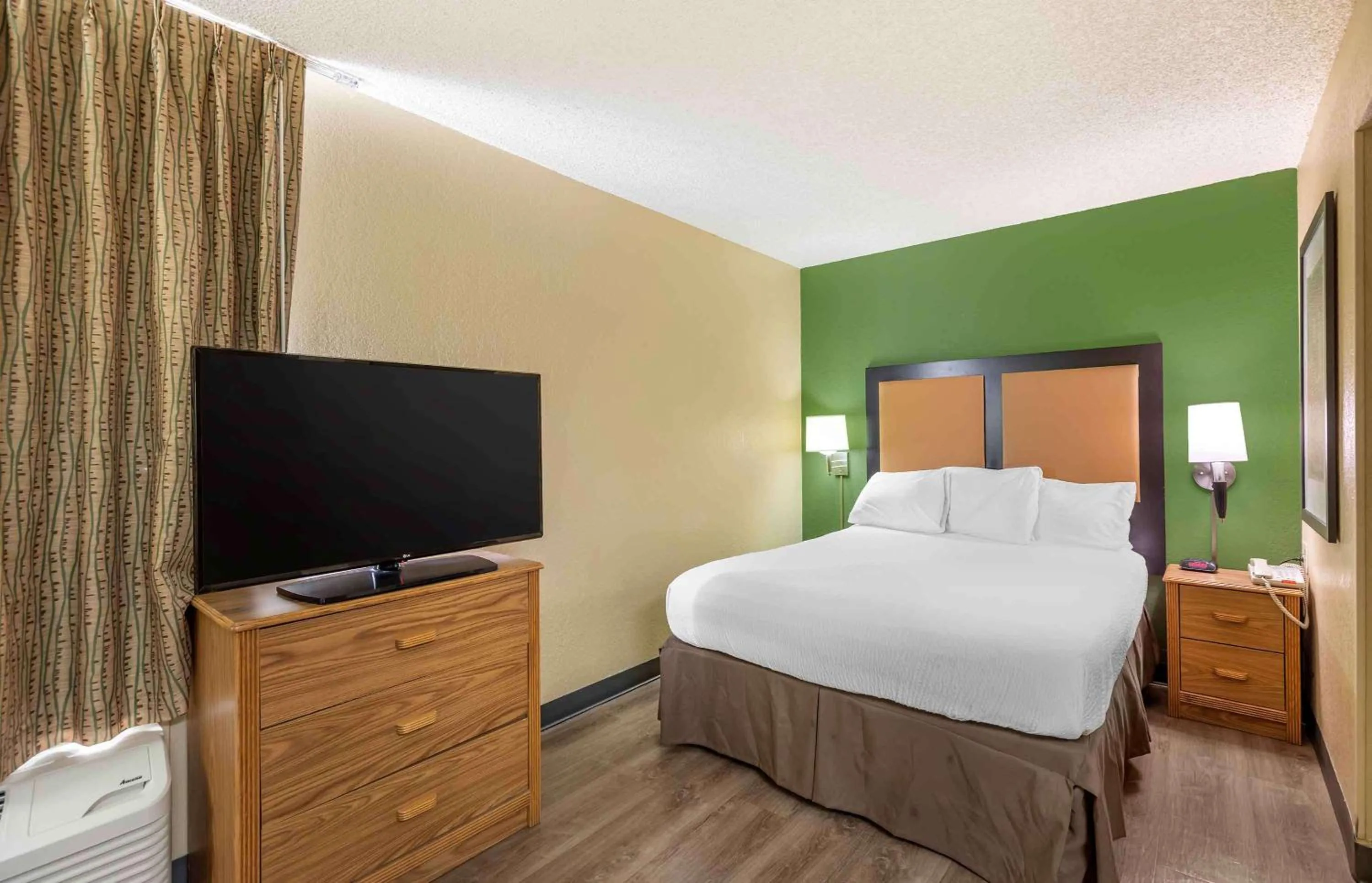 Bedroom, Bed in Extended Stay America Suites - Phoenix - Airport - Tempe