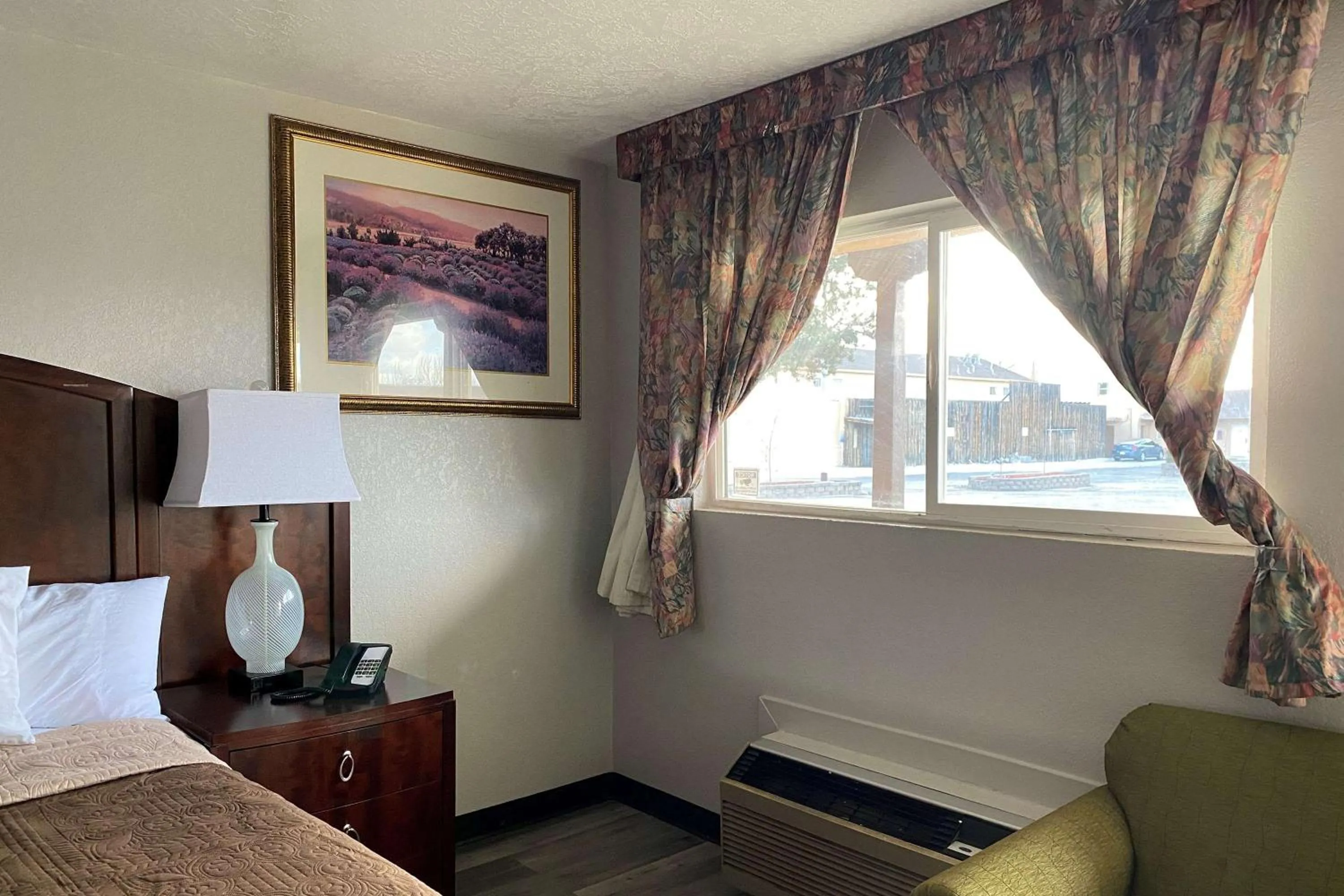 Photo of the whole room, Bed in Four Corners Inn