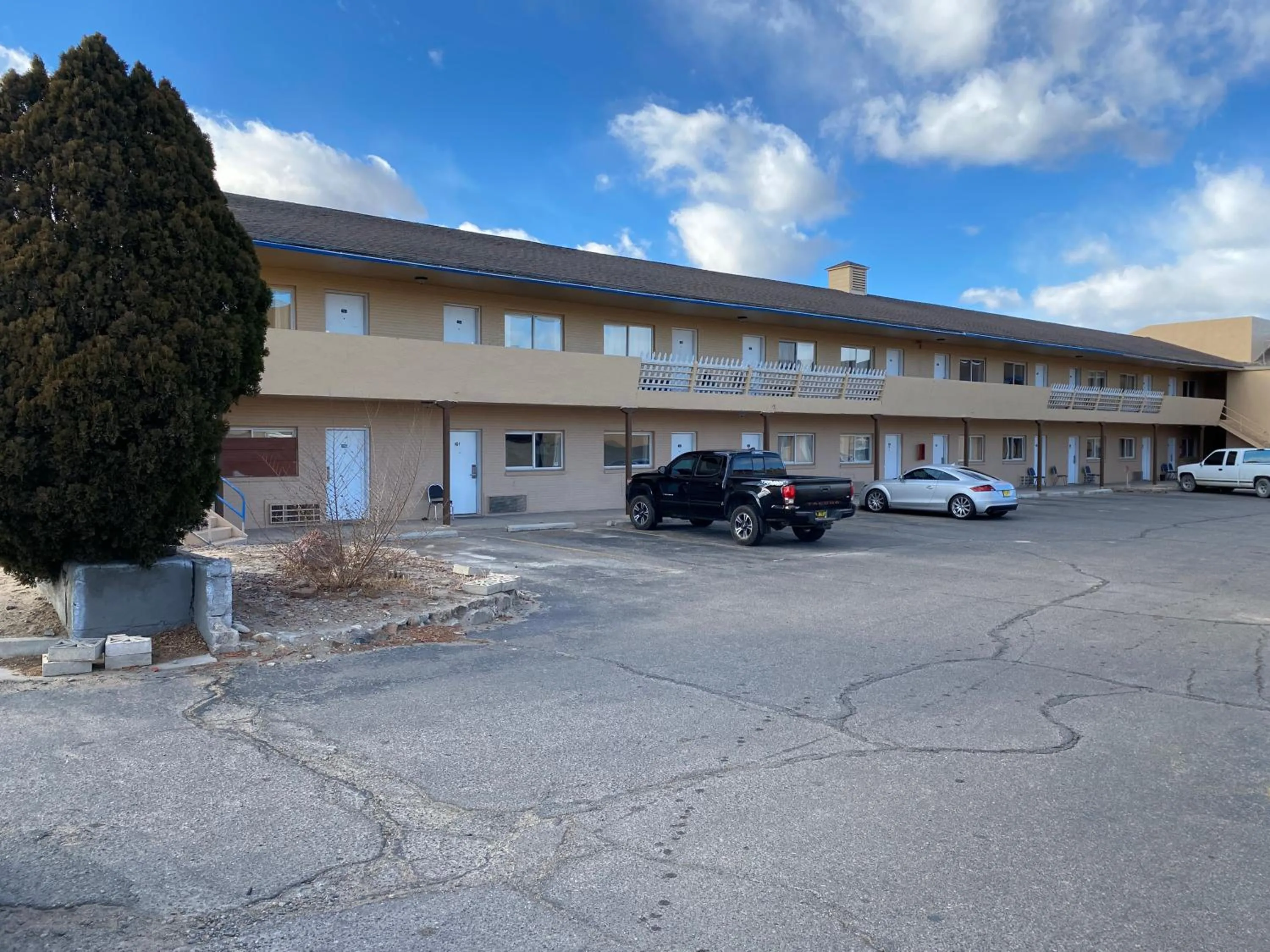 Property building in Four Corners Inn