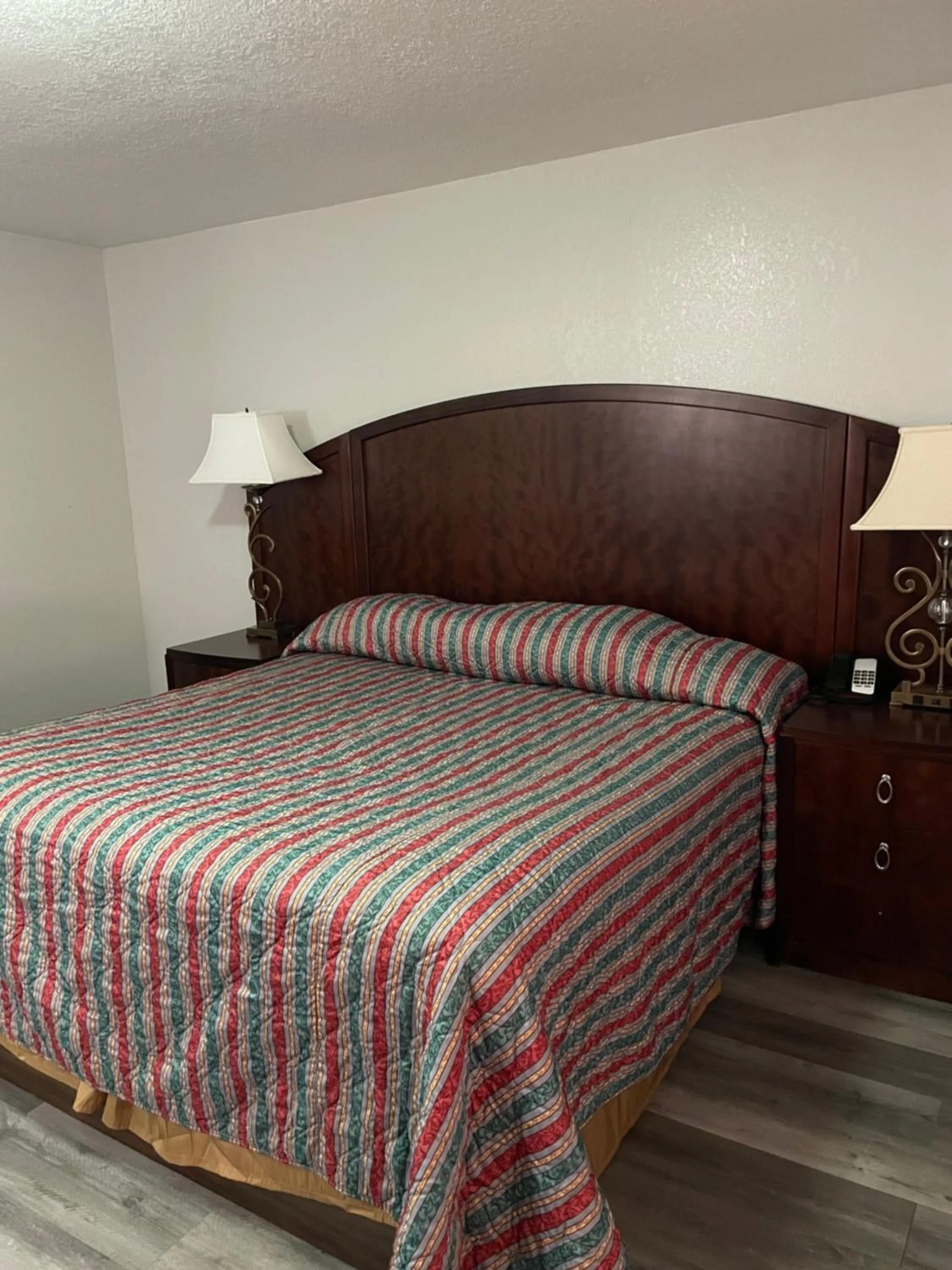 Bed in Four Corners Inn