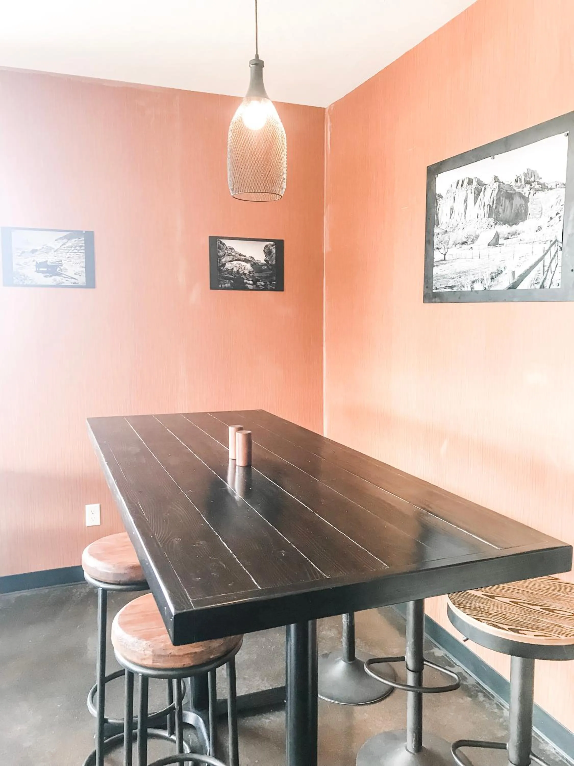 Lounge or bar in Red Sands Hotel