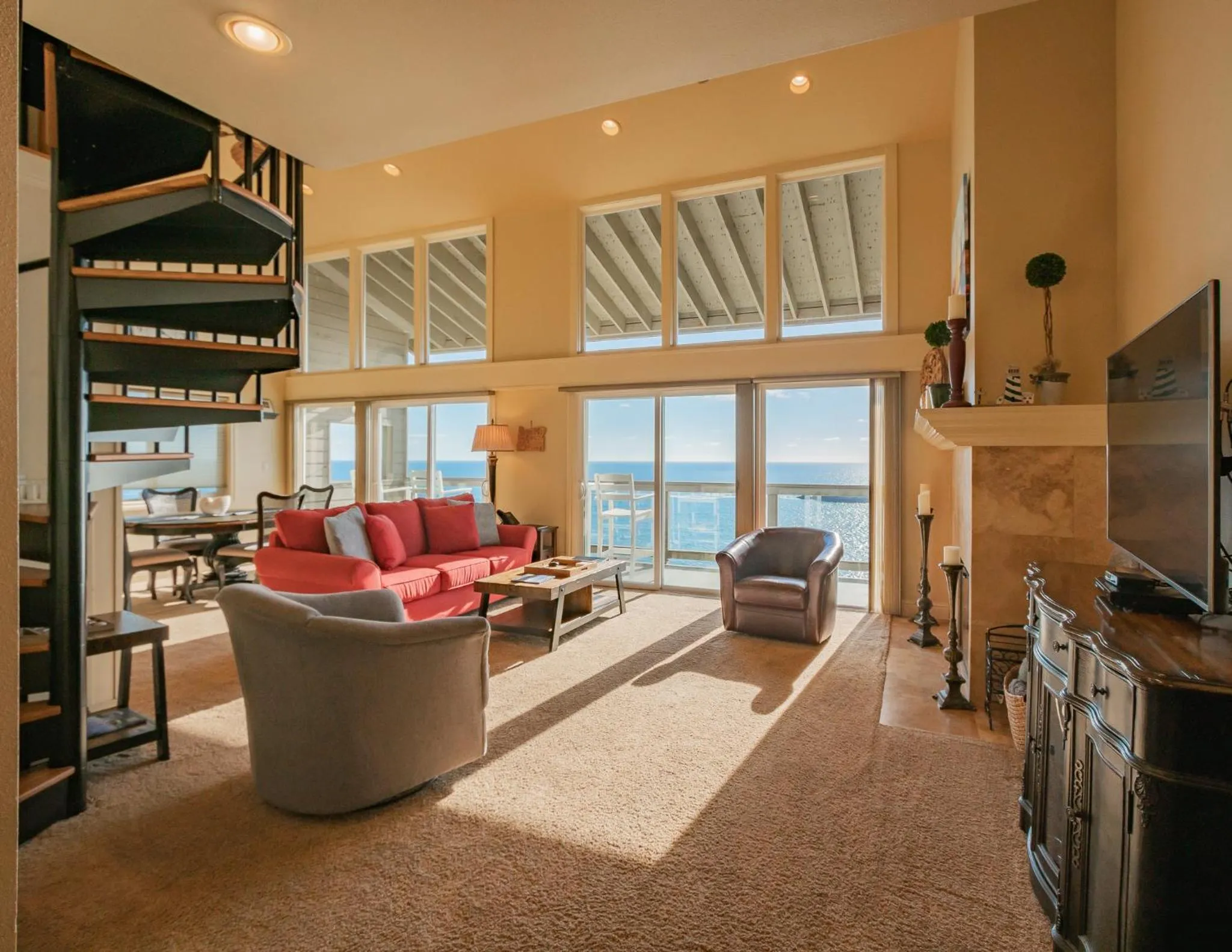 Living room in Inn at Otter Crest