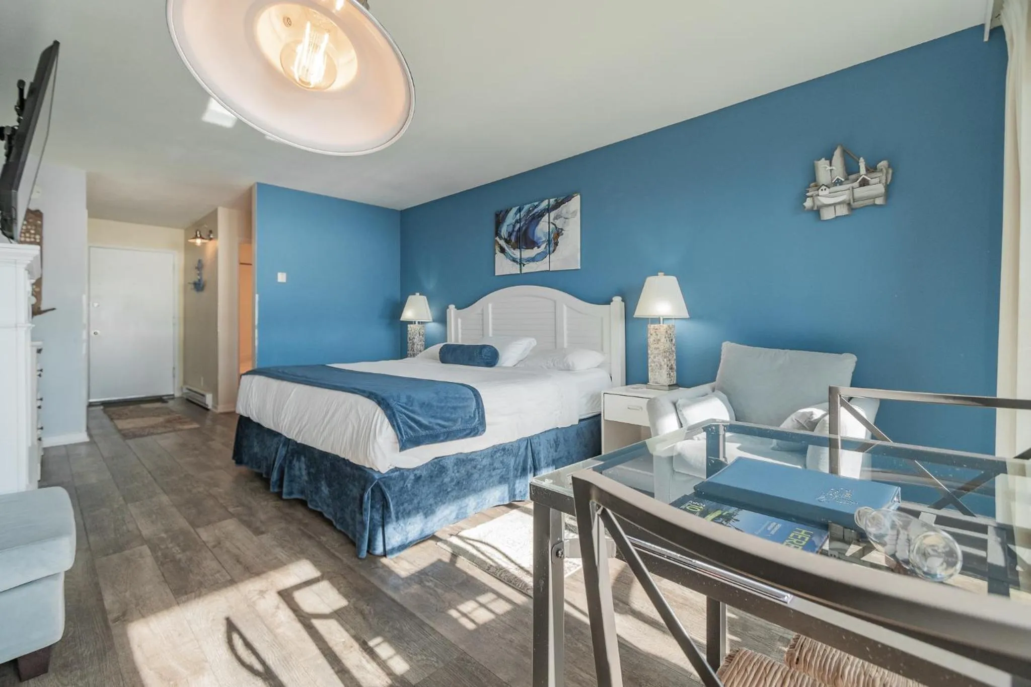 Photo of the whole room, Bed in Inn at Otter Crest