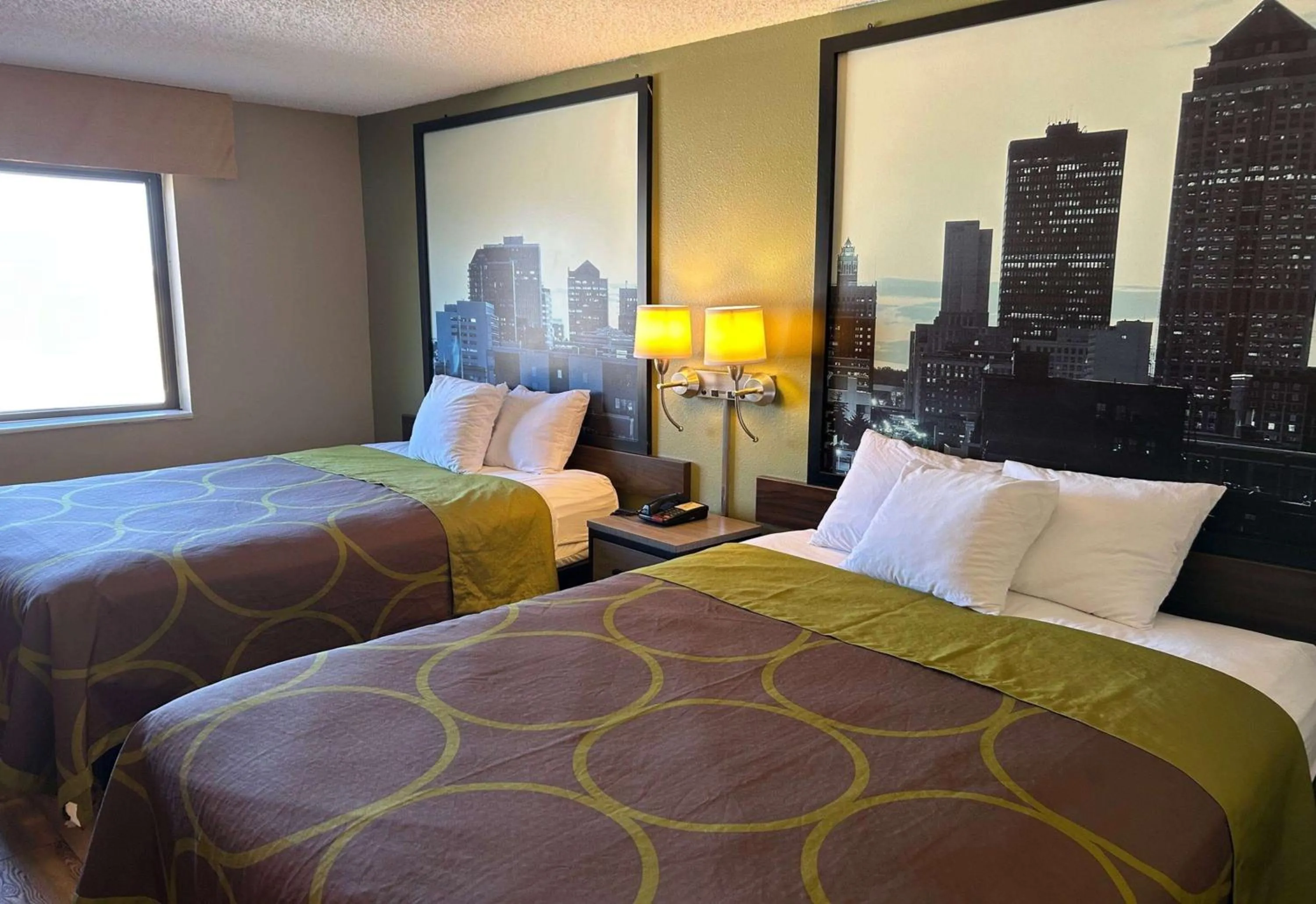 Photo of the whole room, Bed in Super 8 by Wyndham Perry IA