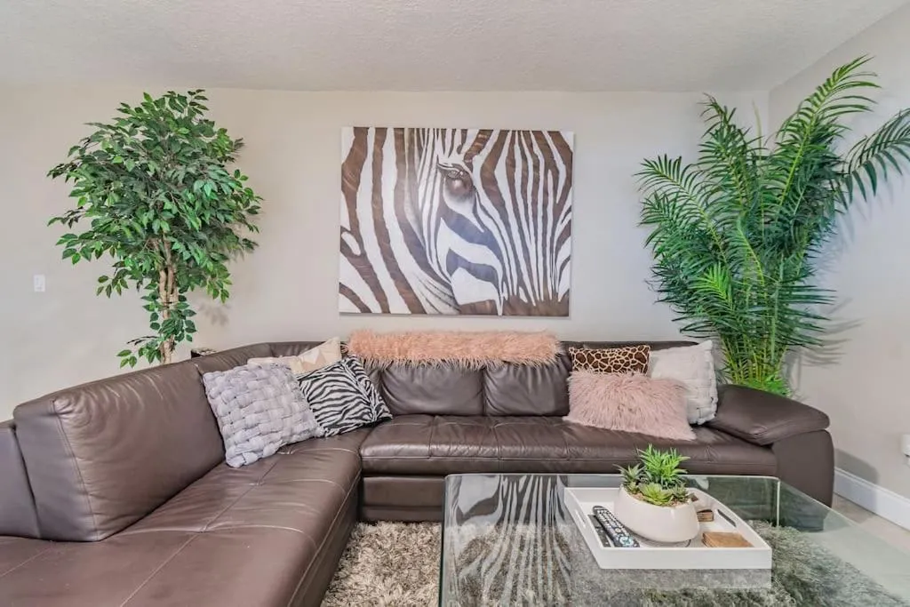 Luxury Holistic Oasis by Bayshore/Hyde Park/SoHo