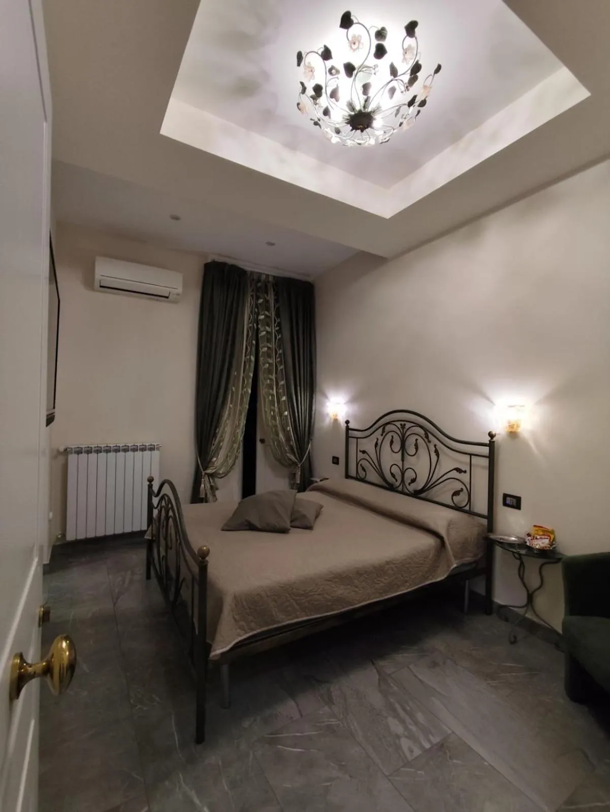 Bed in Botanic Charm