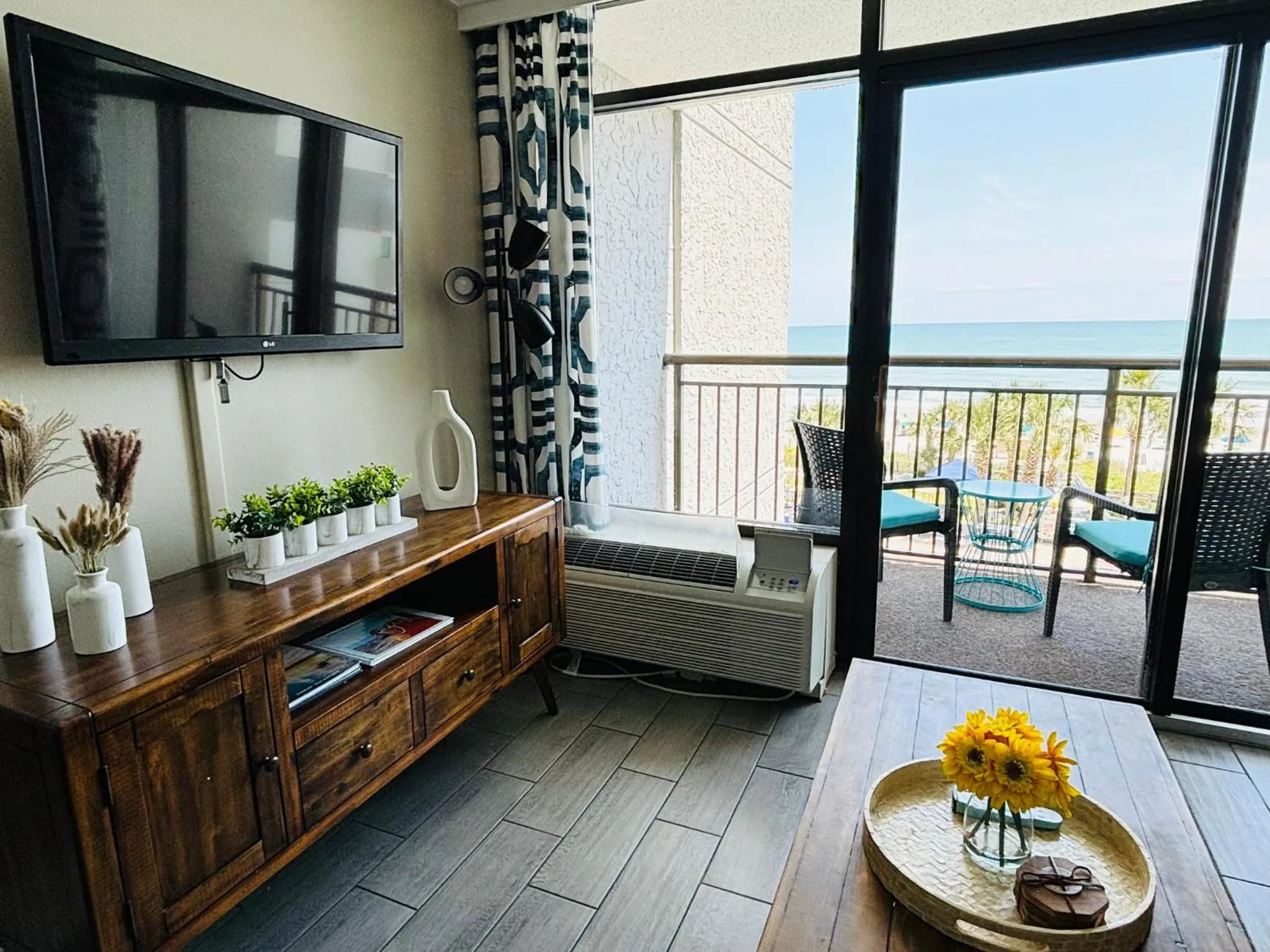 Balcony/Terrace in Beach Daze Oceanfront Great Location