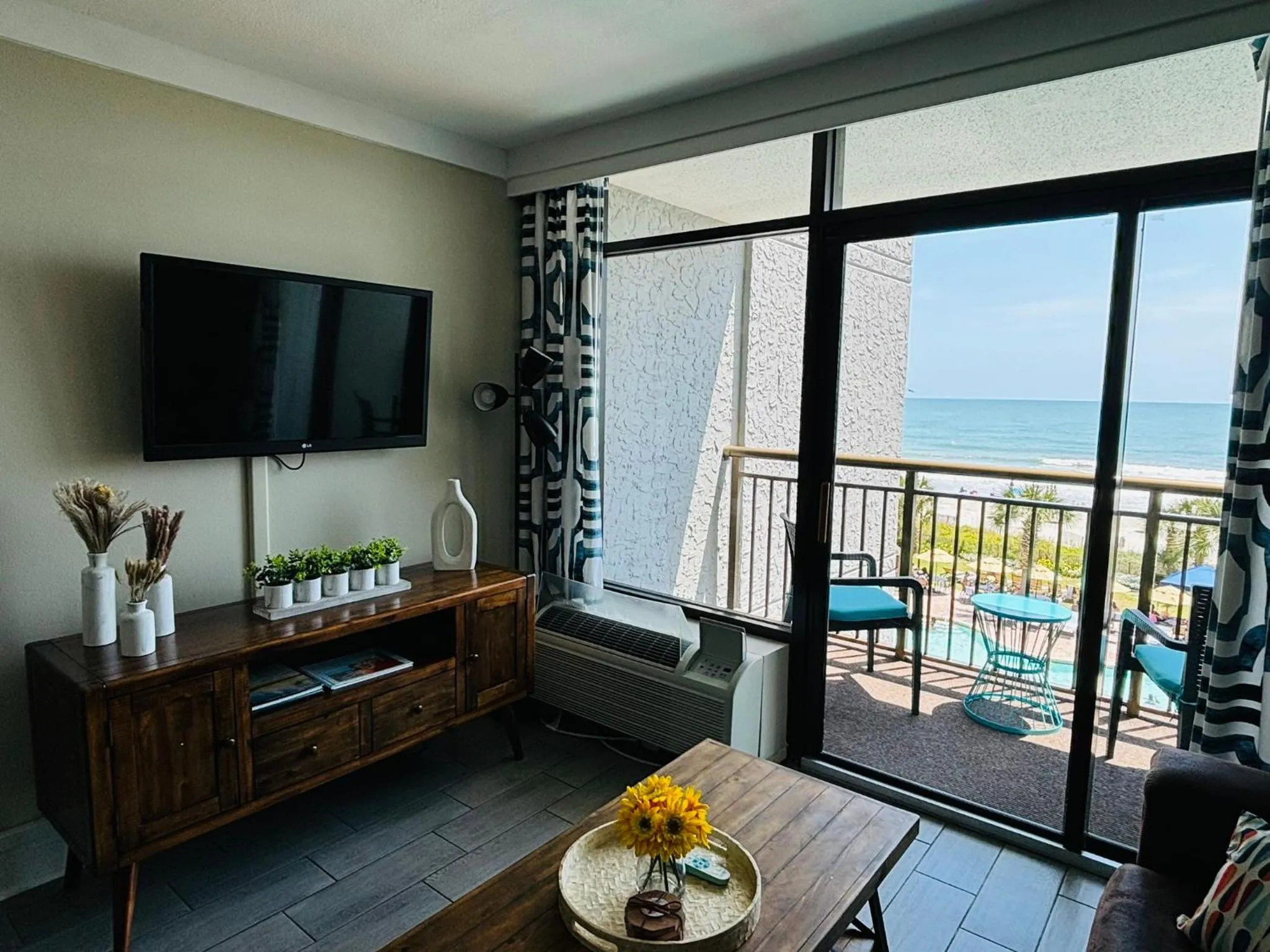 Seating area in Beach Daze Oceanfront Great Location