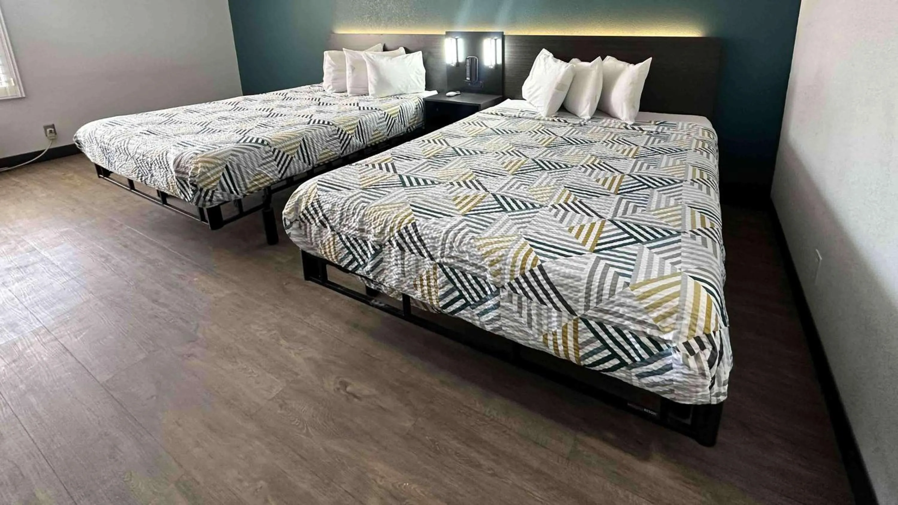 Bedroom, Bed in Motel 6-Lebec, CA