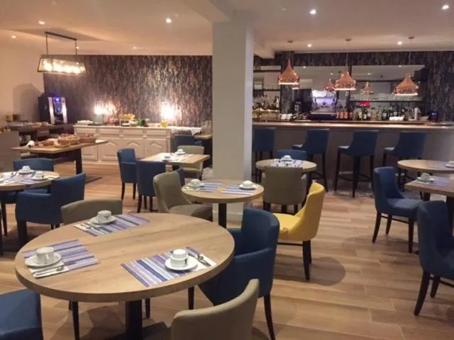 Restaurant/places to eat in Le Galion Hotel et Restaurant Canet Plage - Logis