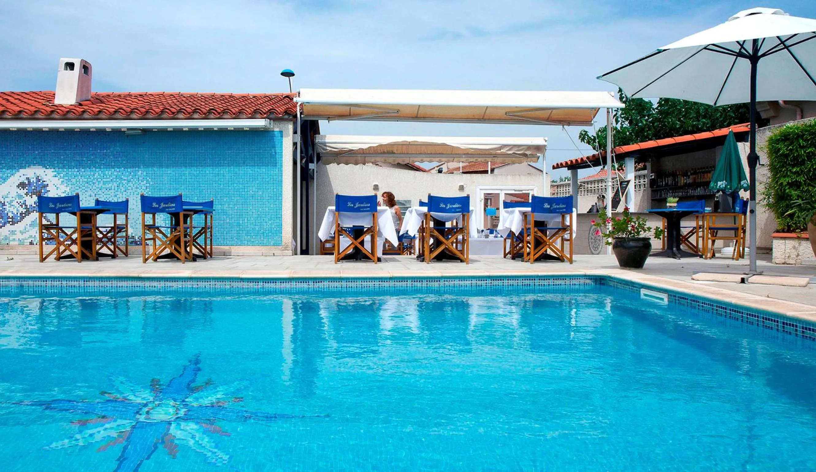 Swimming pool in Le Galion Hotel et Restaurant Canet Plage - Logis