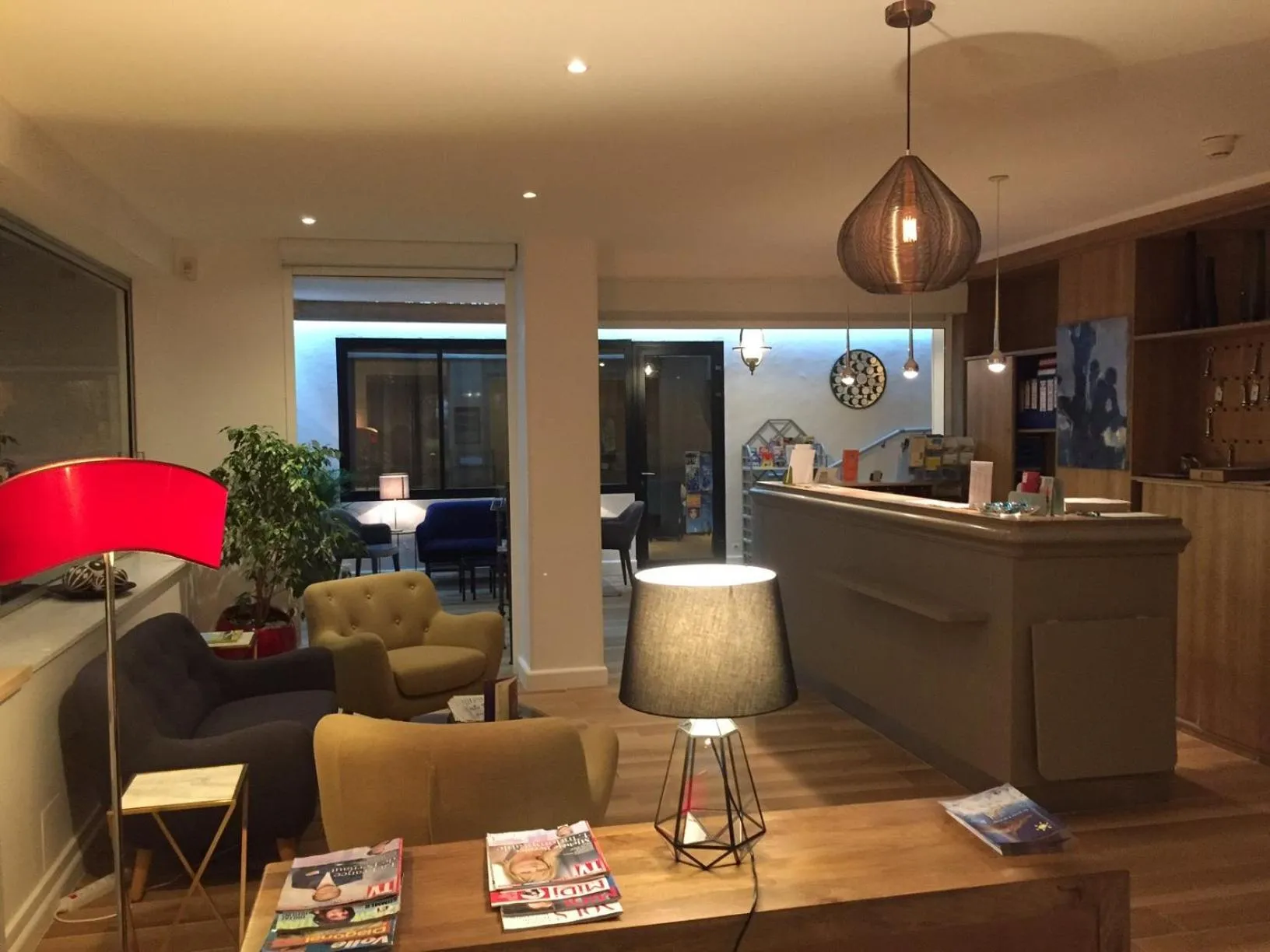 Lobby or reception in Le Galion Hotel et Restaurant Canet Plage - Logis