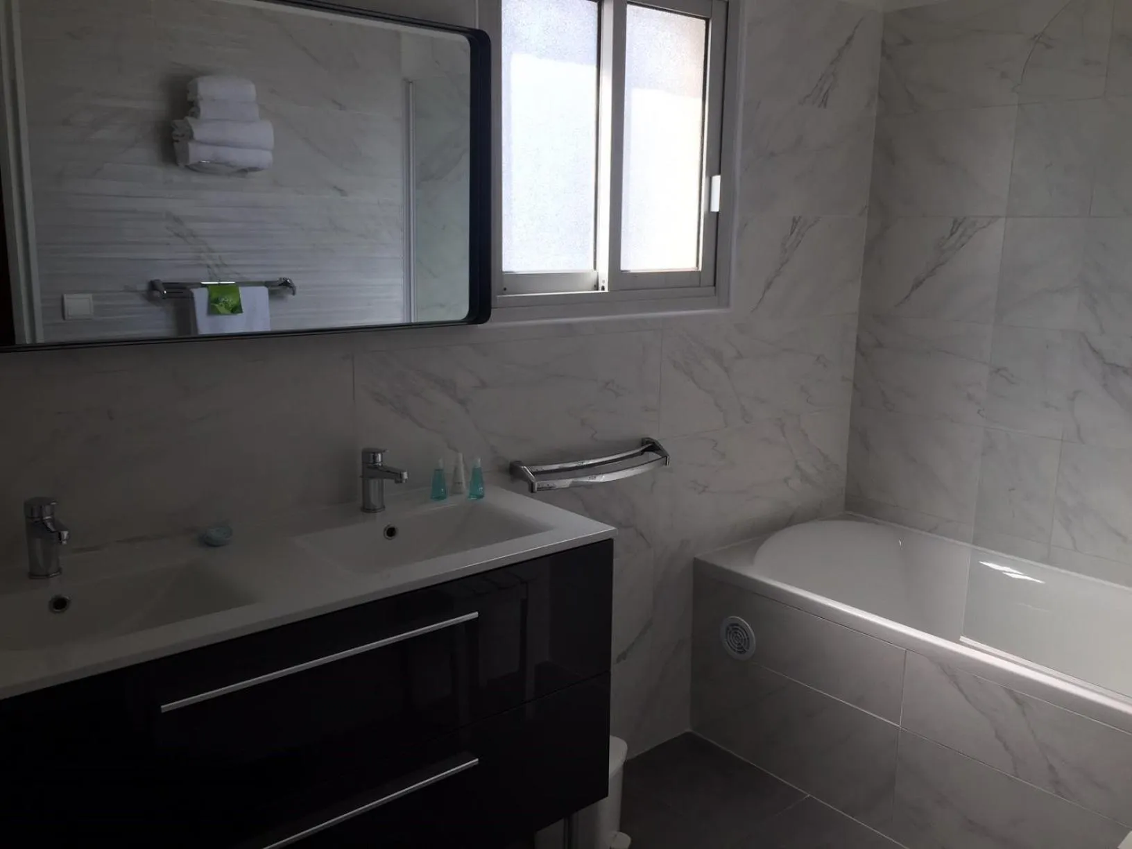 Bathroom in Le Galion Hotel et Restaurant Canet Plage - Logis