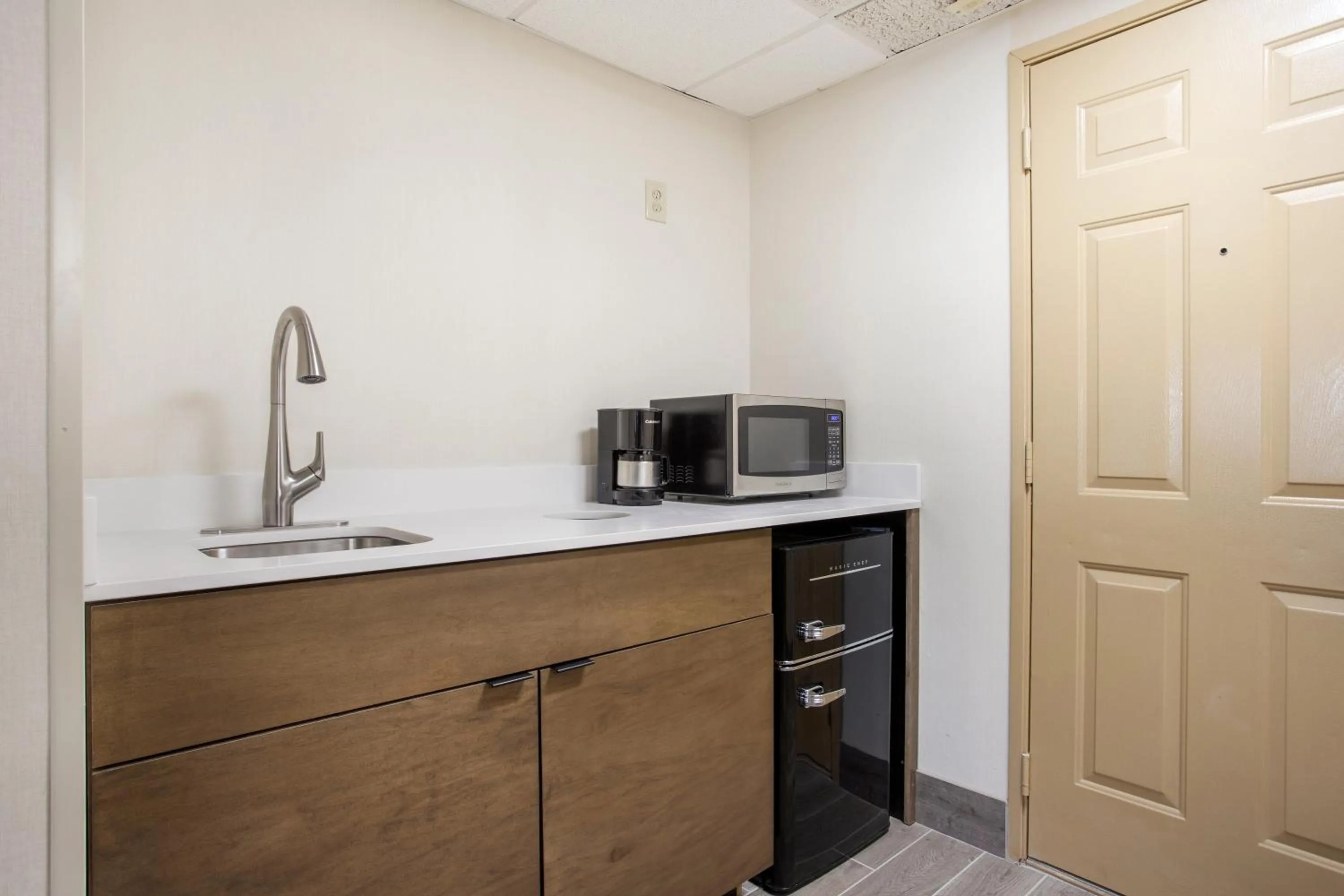 Kitchen or kitchenette in Americana Hotel Boardwalk