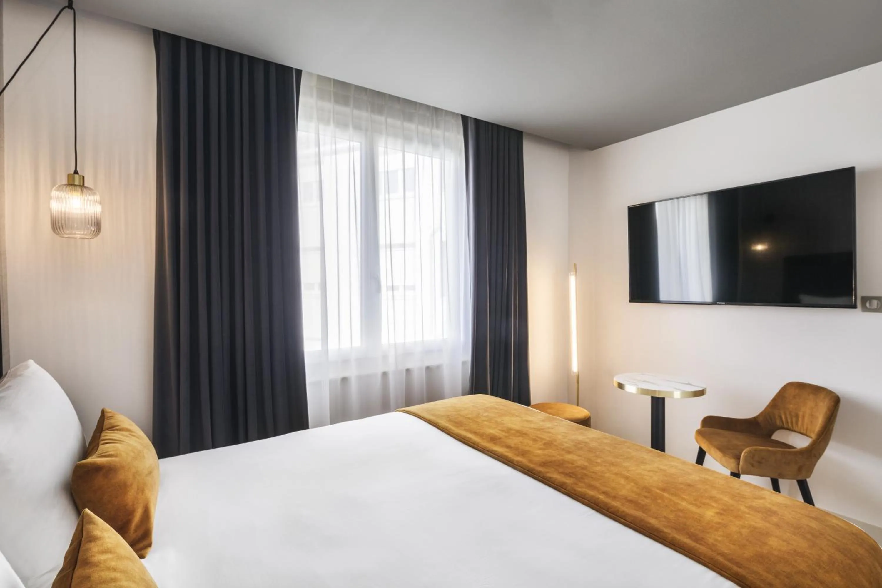 Bedroom, Bed in Hôtel & Spa Le Maury, Vannes, The Originals Boutique