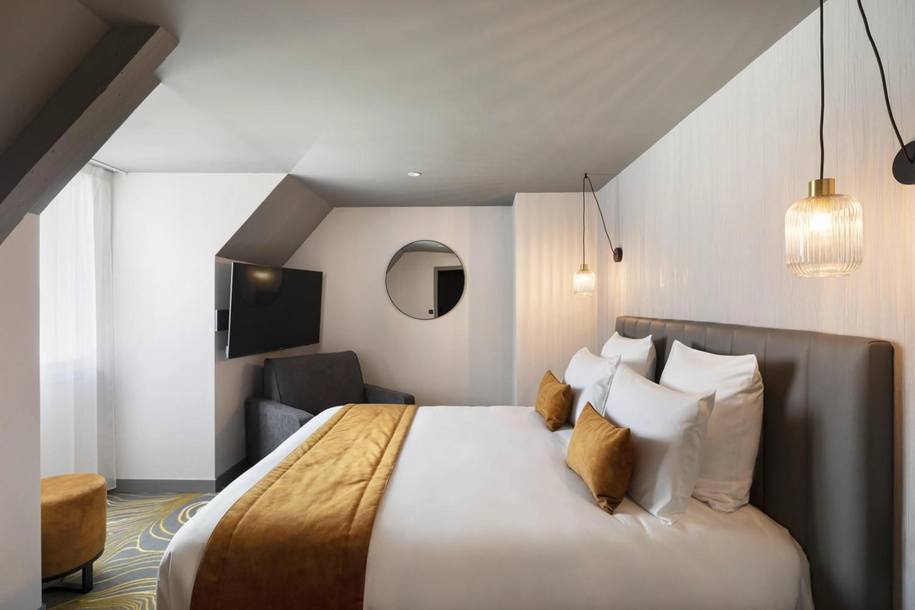 Bed in Hôtel & Spa Le Maury, Vannes, The Originals Boutique