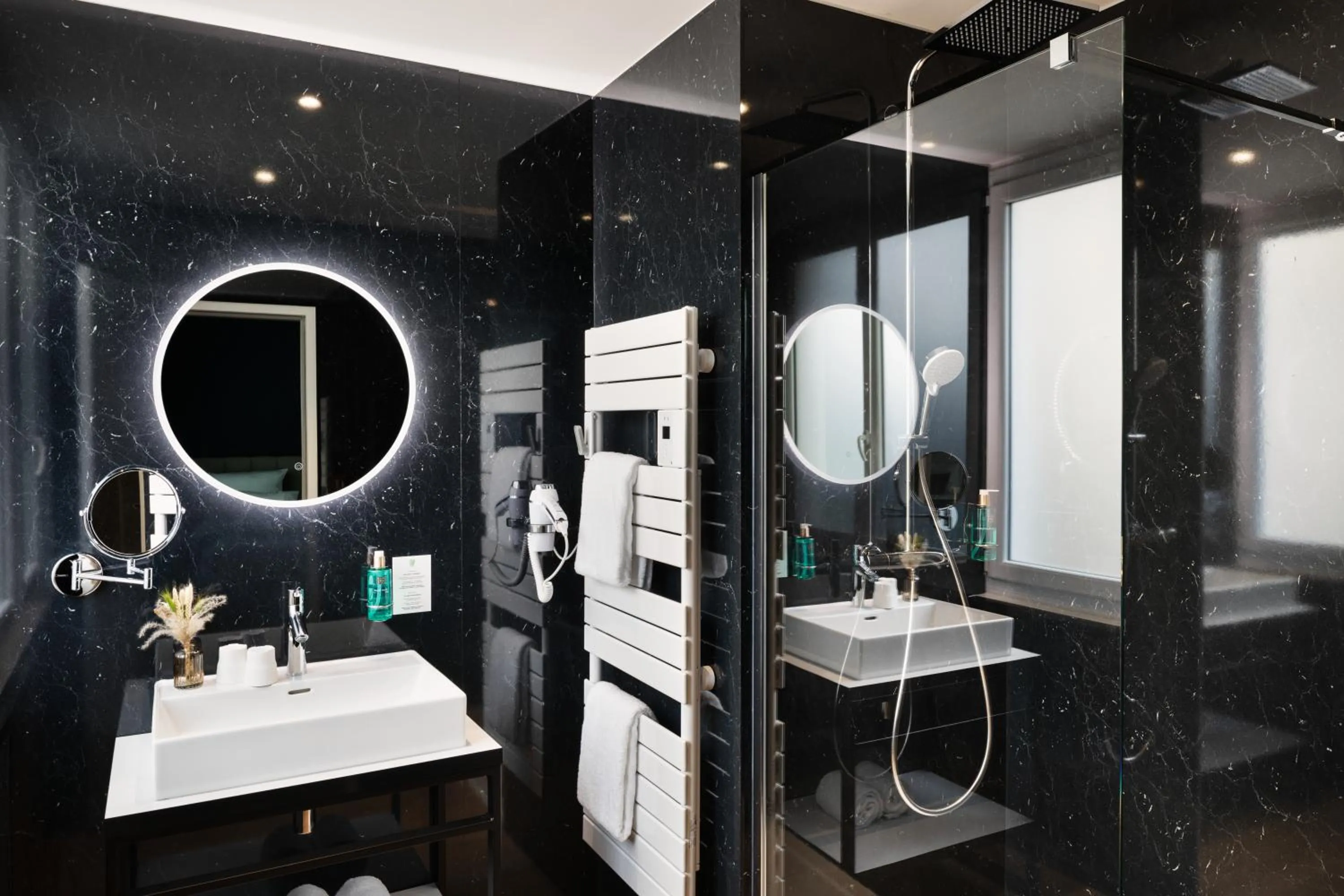 Shower in Hôtel & Spa Le Maury, Vannes, The Originals Boutique