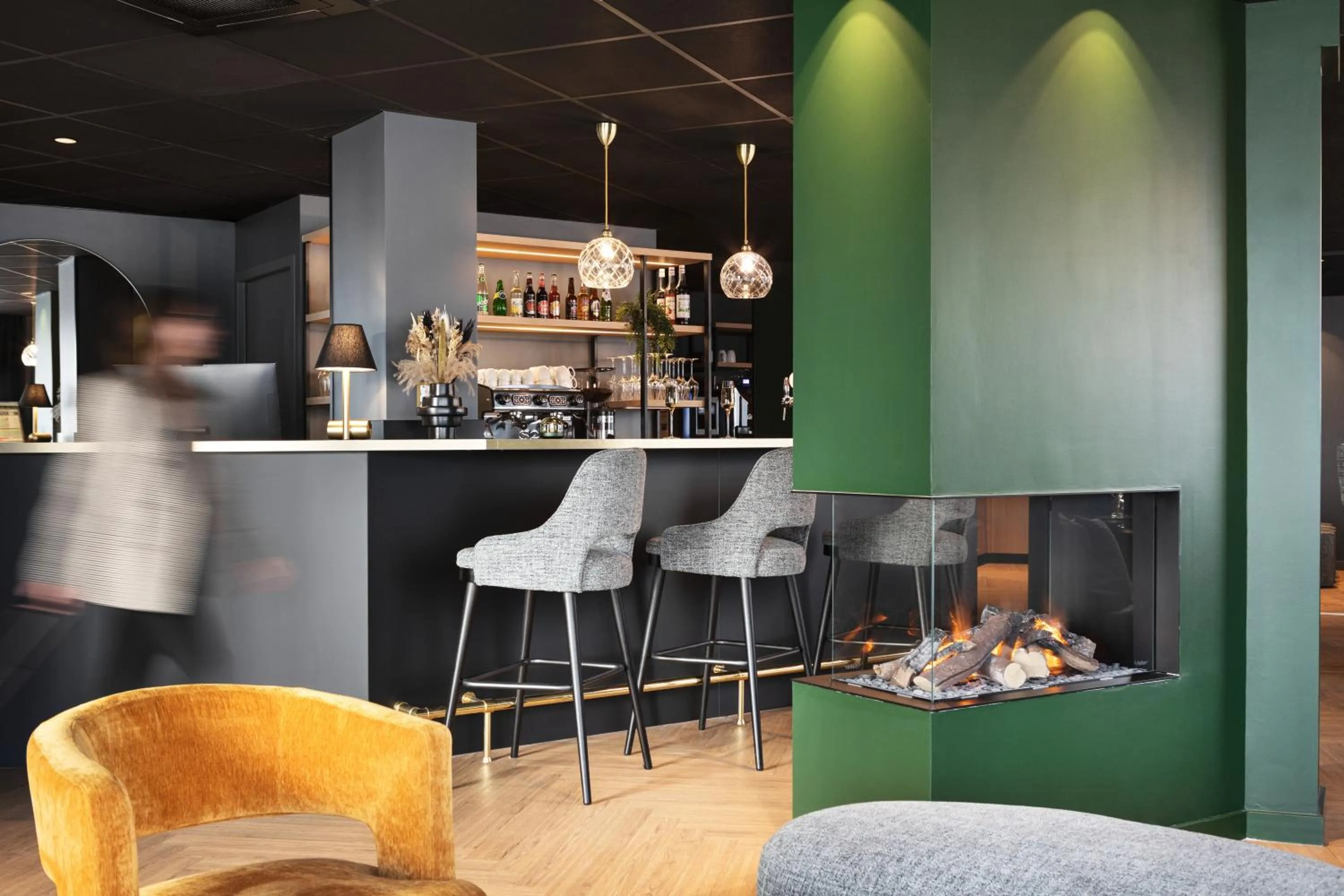 Lounge or bar in Hôtel & Spa Le Maury, Vannes, The Originals Boutique