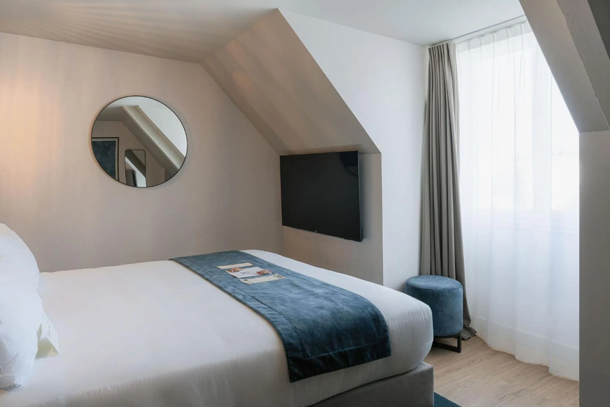 Bed in Hôtel & Spa Le Maury, Vannes, The Originals Boutique