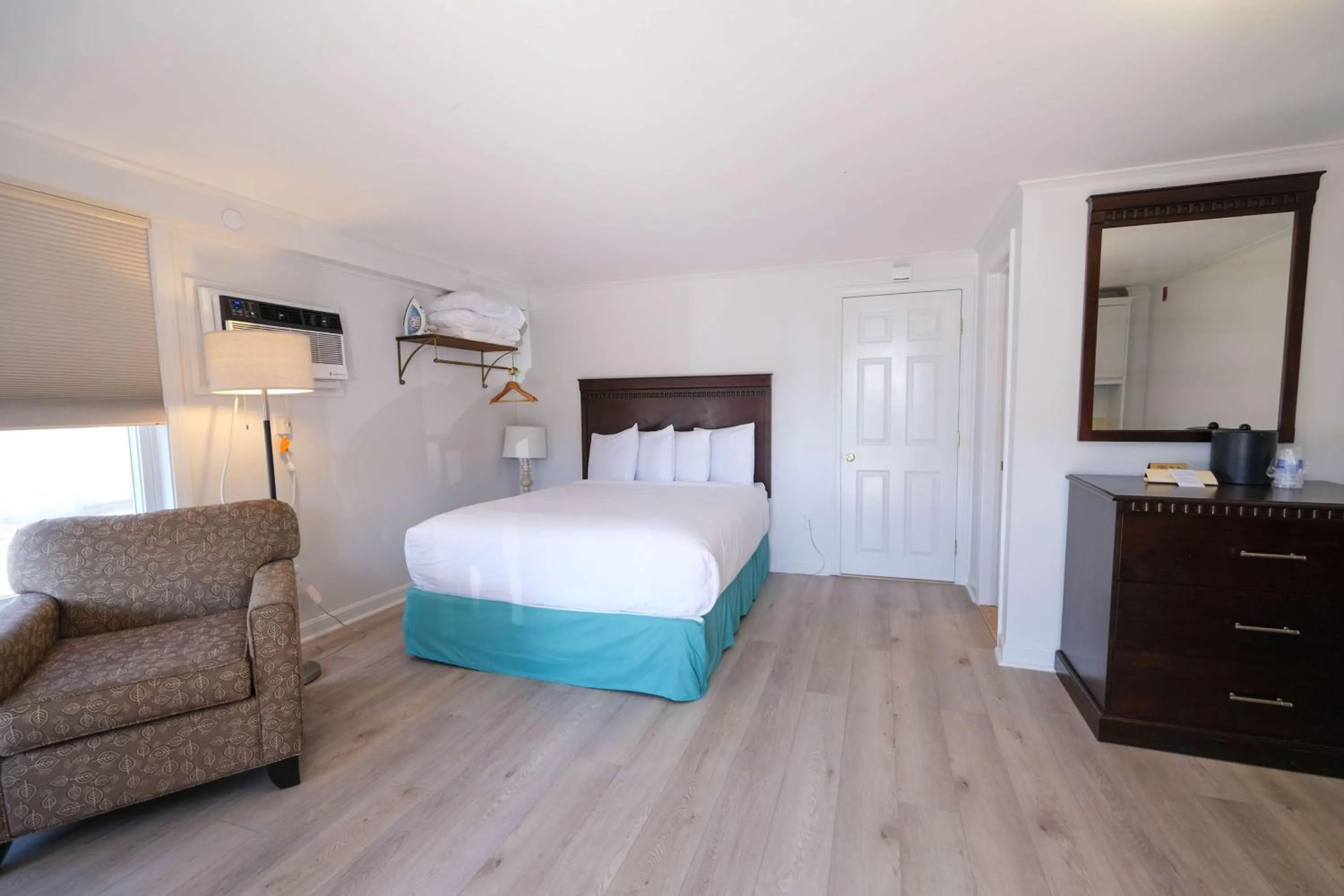 Bedroom, Bed in Norseman Resort on the Beach