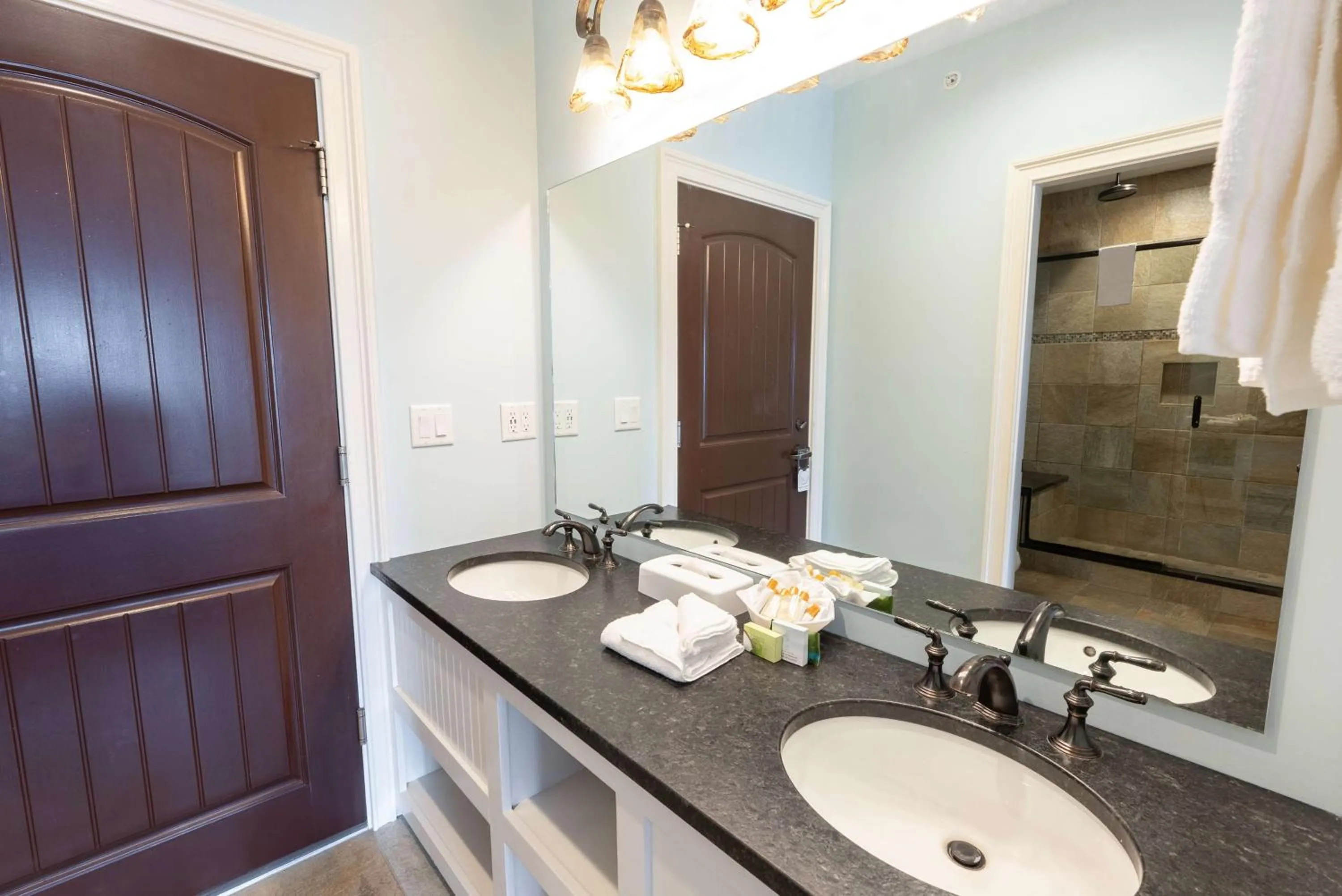 Bathroom in Norseman Resort on the Beach