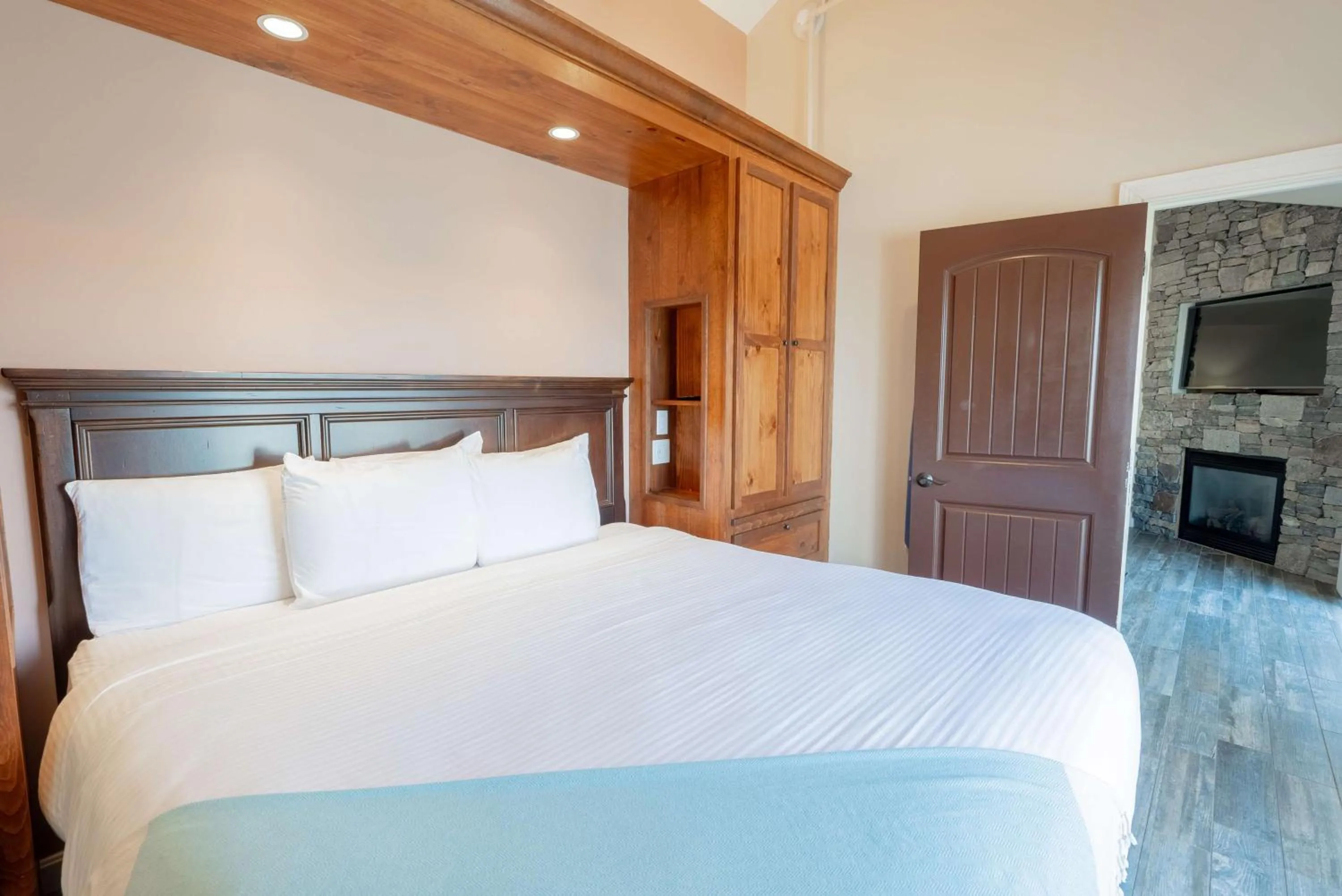 Bedroom, Bed in Norseman Resort on the Beach