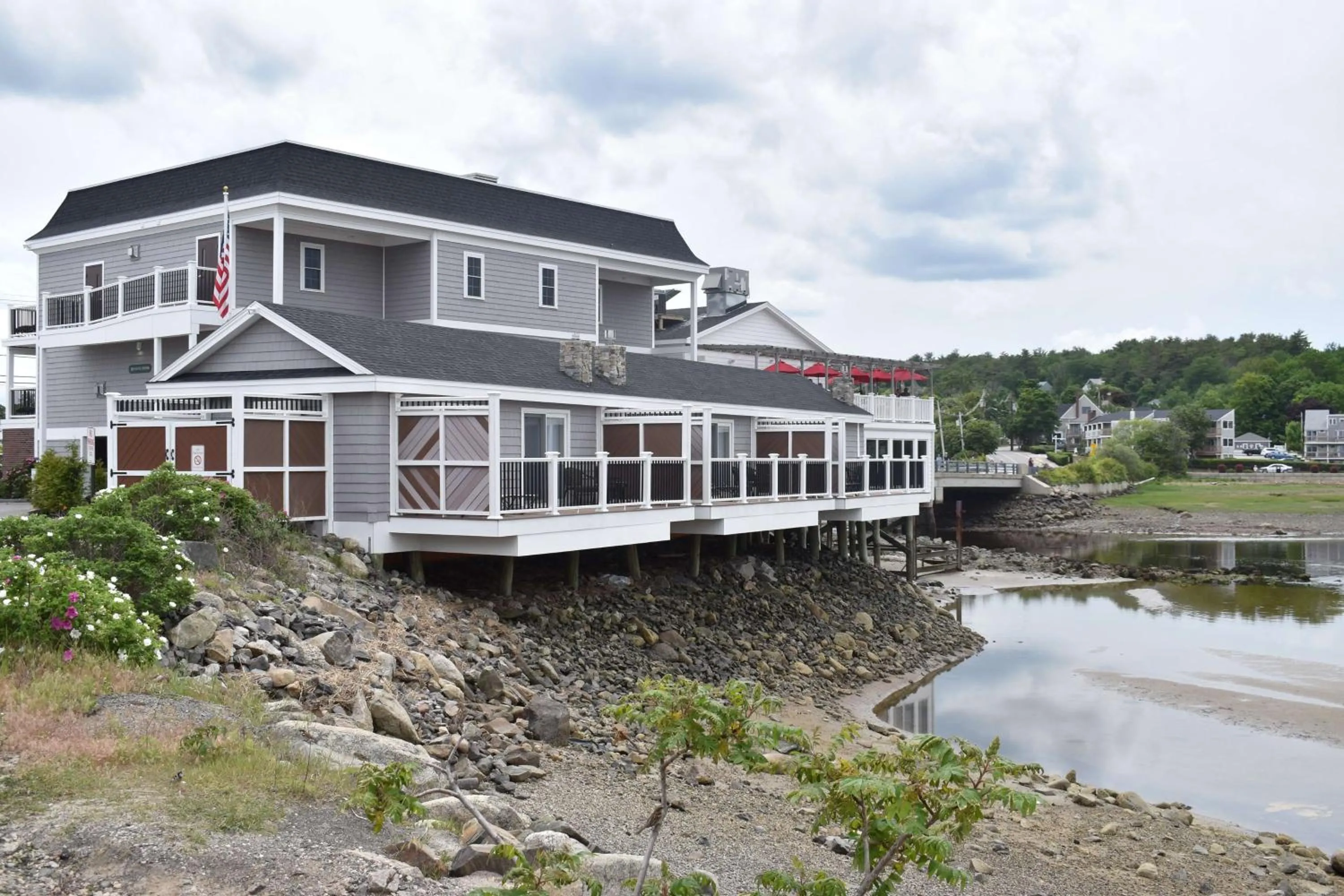 Property building in Norseman Resort on the Beach