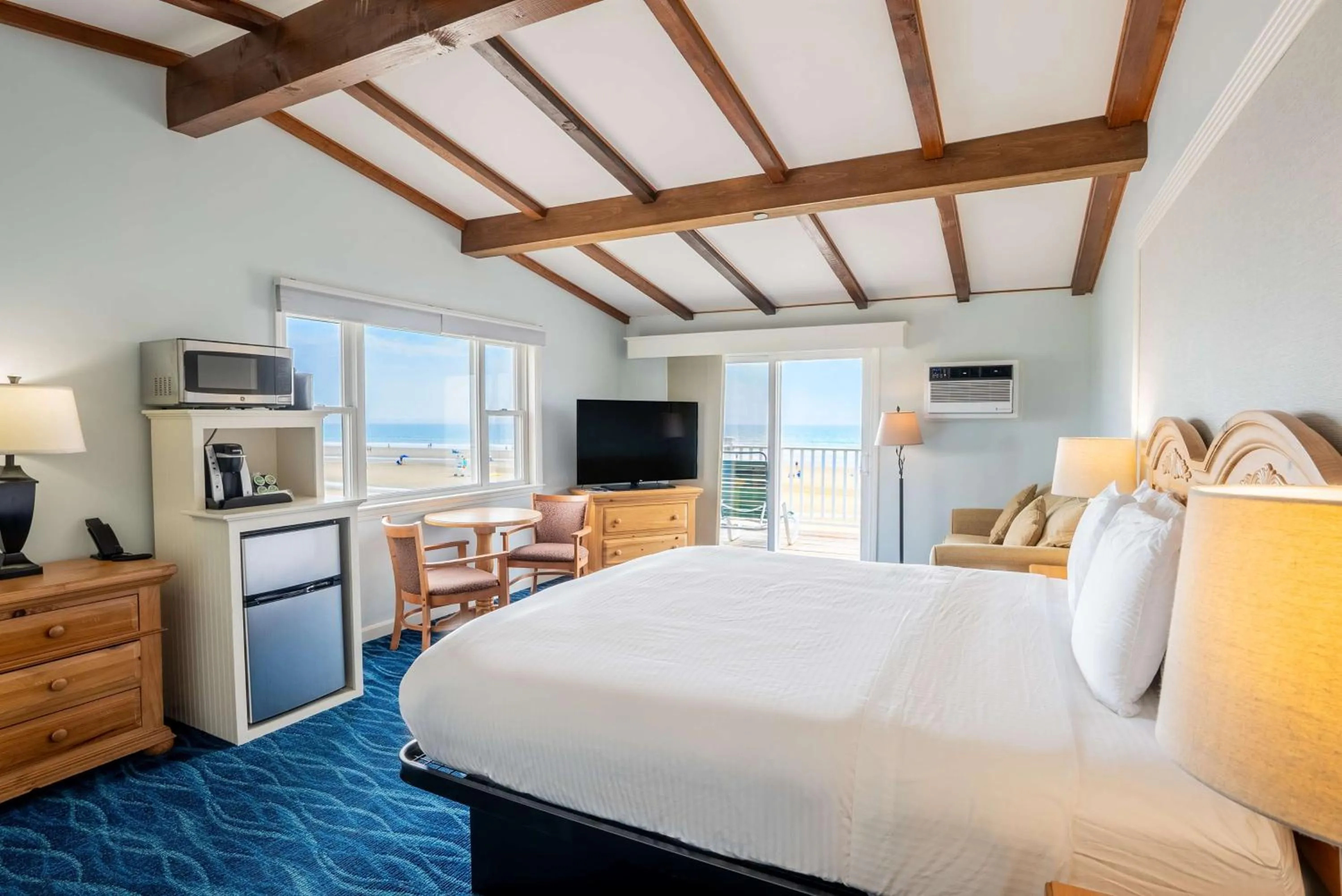 Bed in Norseman Resort on the Beach