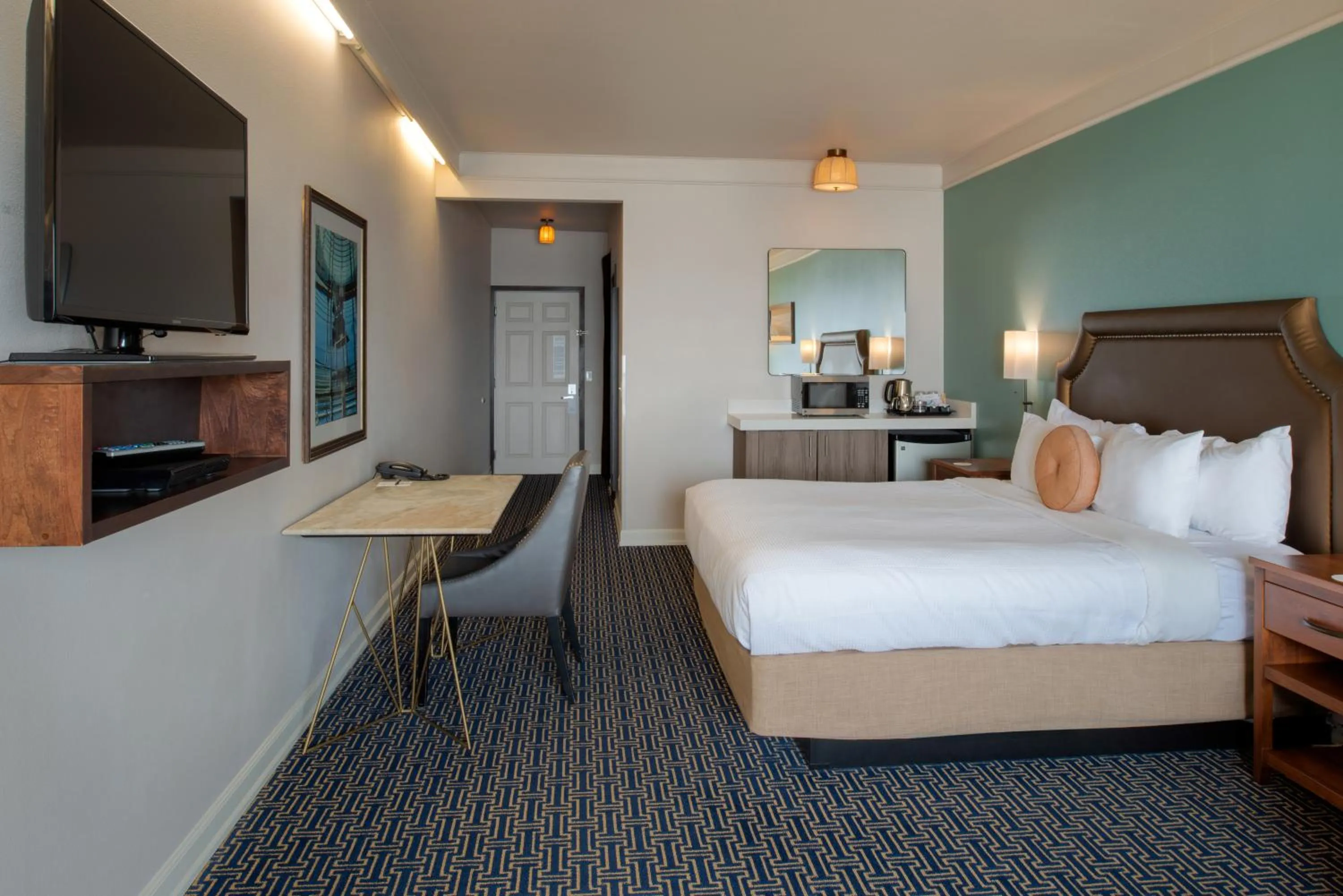 Bedroom, Bed in Inn at Nye Beach